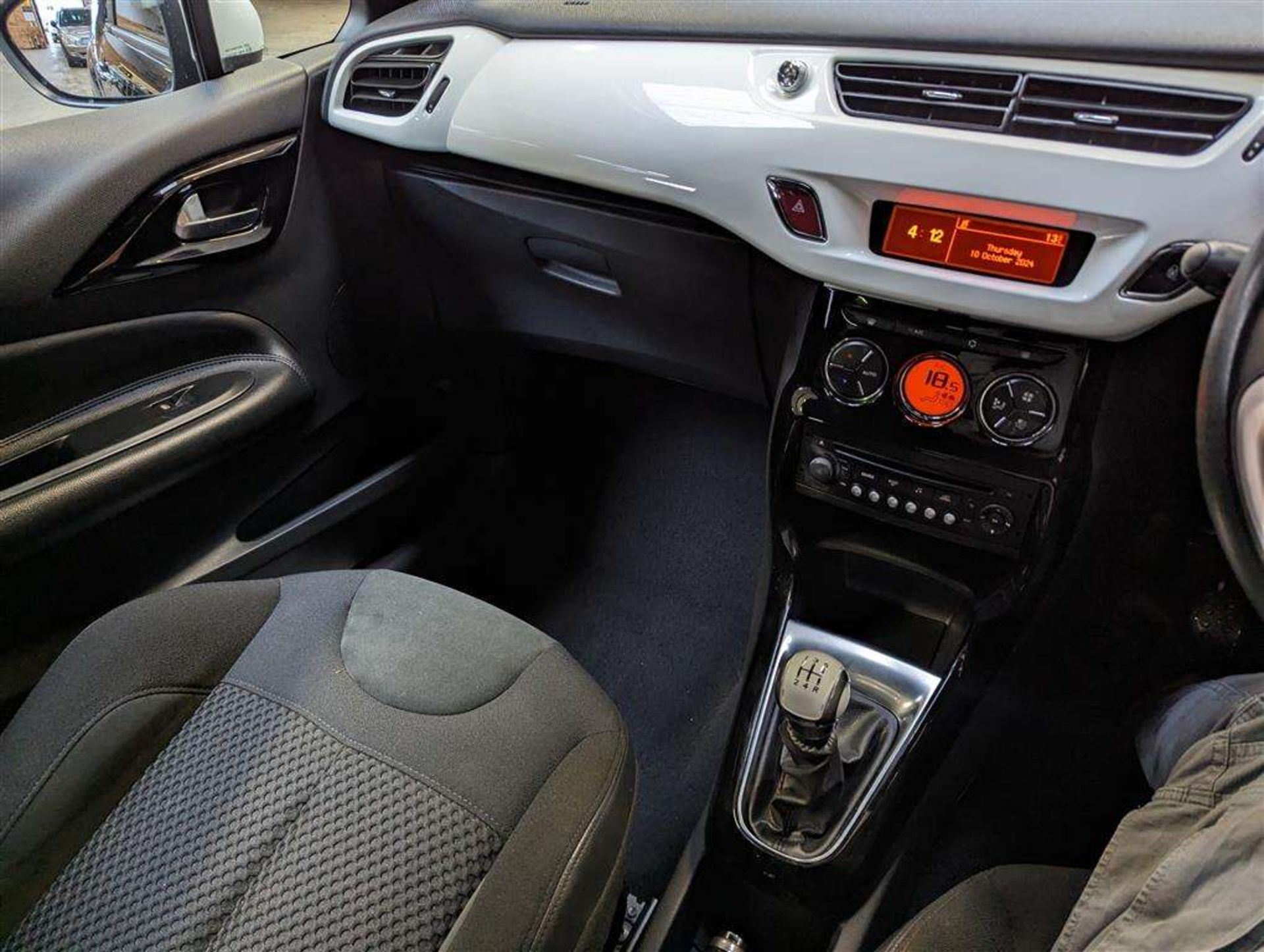 2015 CITROEN DS3 PURETECH DSTYLE ICE S - Image 24 of 26