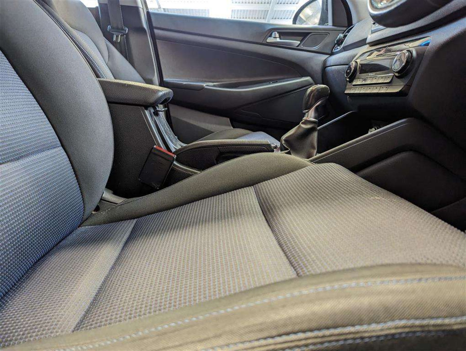 2016 HYUNDAI TUCSON SE NAV B-DRIVE 2WD - Image 25 of 30