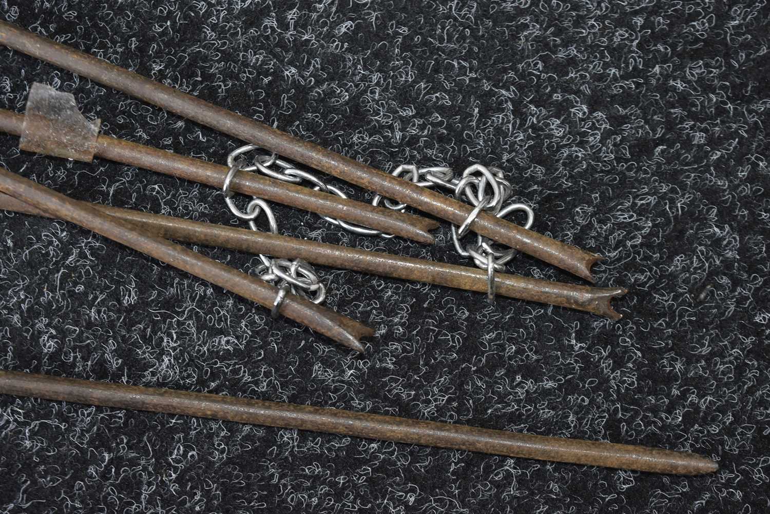 A SET OF FIVE ASSORTED SIKH ALL STEEL ARROWS, - Image 4 of 7