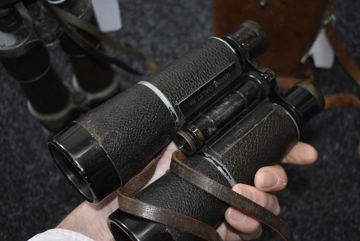 A PAIR OF FIRST WORLD WAR GERMAN MILITARY BINOCULARS, - Image 12 of 14