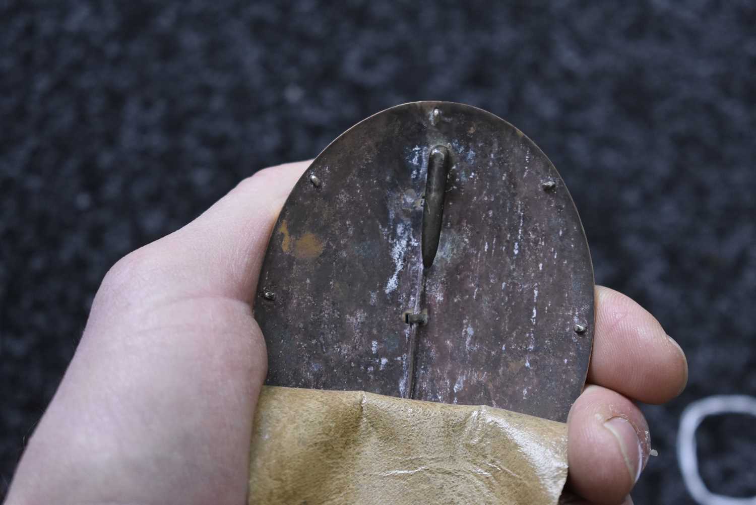 AN OFFICER'S SHOULDER BELT PLATE TO THE 79TH REGIMENT OF FOOT (CAMERON HIGHLANDERS), - Image 7 of 7