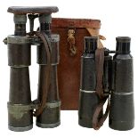 A PAIR OF FIRST WORLD WAR GERMAN MILITARY BINOCULARS,