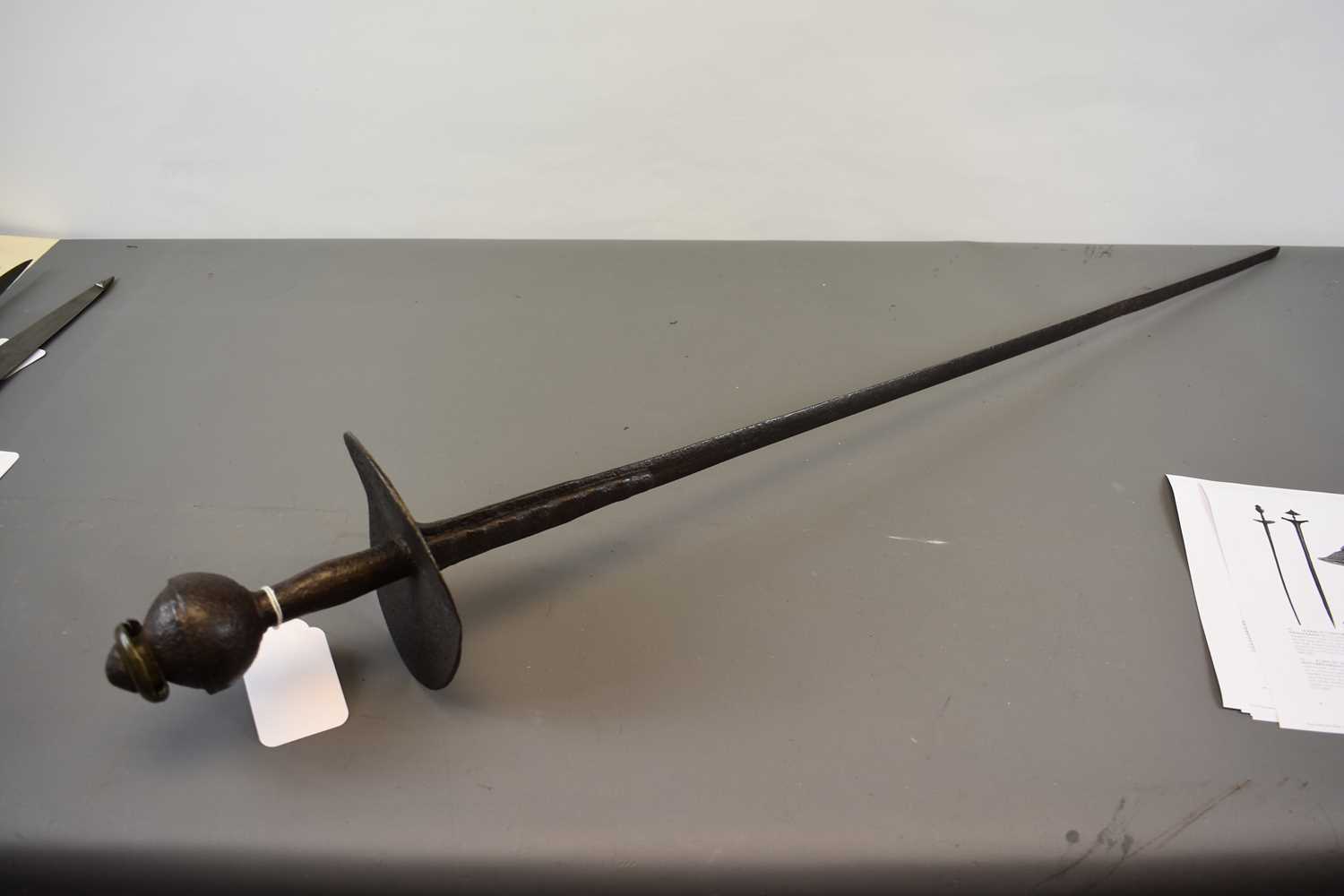 A RARE 17TH CENTURY SOUTHERN INDIAN RAPIER, - Image 2 of 11