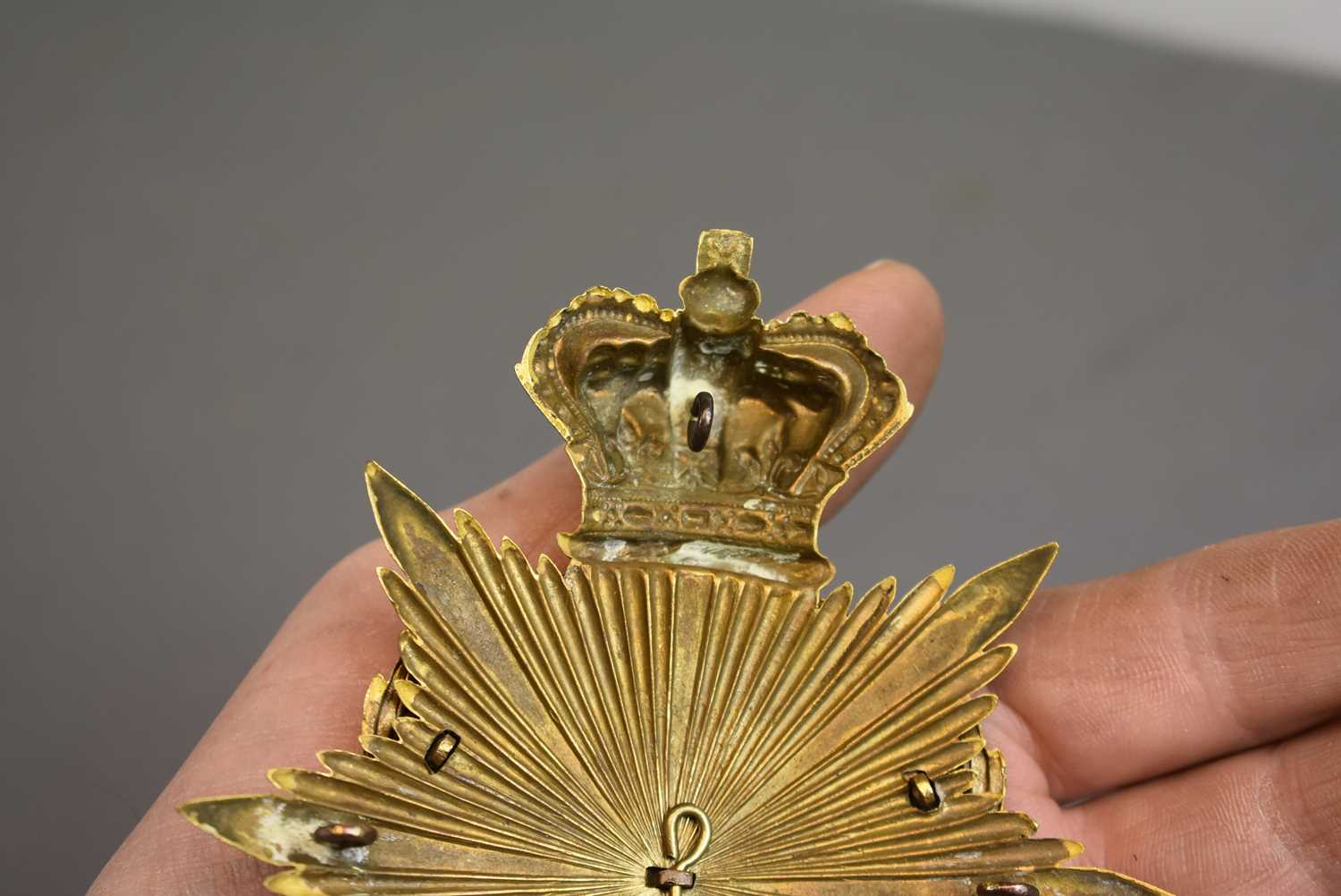 A VICTORIAN SOUTH WALES BORDERERS BLUE CLOTH HELMET PLATE, - Image 6 of 7