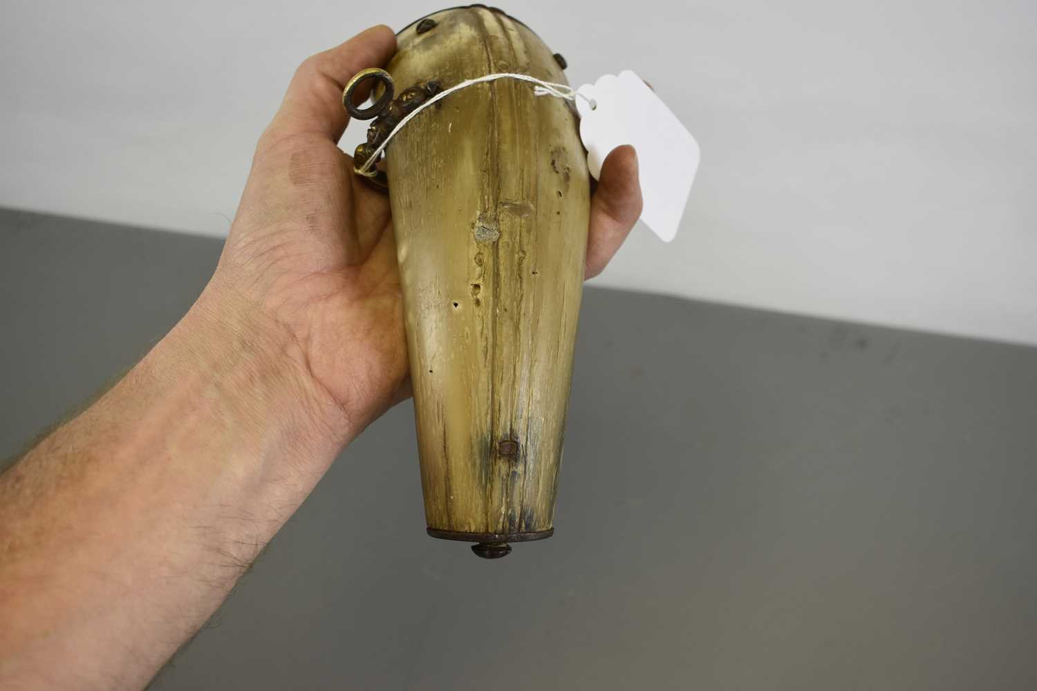 AN 18TH CENTURY INDIAN POWDER HORN, - Image 7 of 10