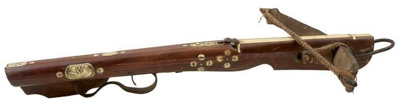 AN 18TH CENTURY GERMAN CROSSBOW,