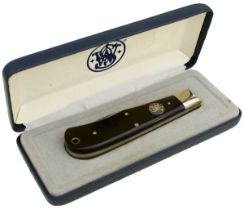 A BOXED 40TH ANNIVERSARY .44 MAGNUM POCKET KNIFE,