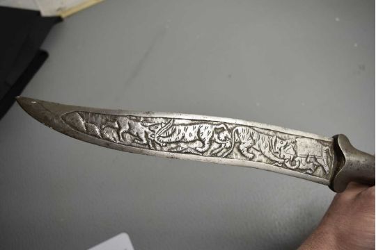 A 19TH CENTURY INDIAN KHANJAR OR DAGGER, - Image 3 of 10