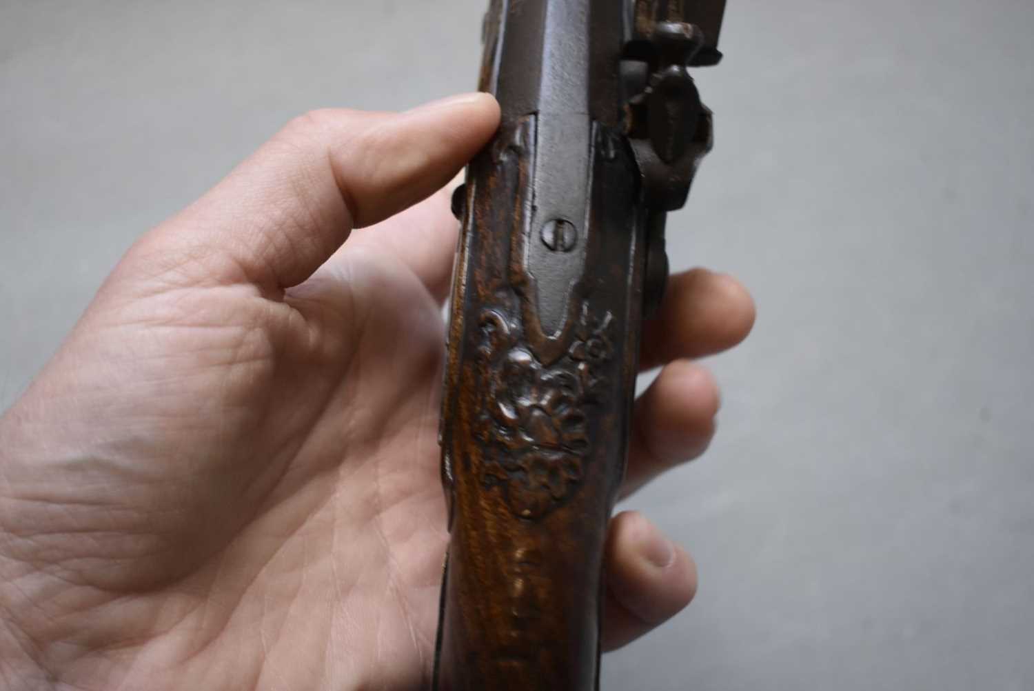 A SCARCE PAIR OF .650 CALIBRE FRENCH FLINTLOCK SILVER MOUNTED NAVAL OFFICER'S PISTOLS, - Image 9 of 15