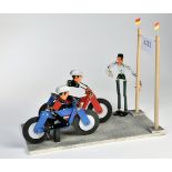 Altenloh, Brinck & Co, Tupo der Schrauben-Mensch motorcycle race display, 50x27 cm, screw men pw,