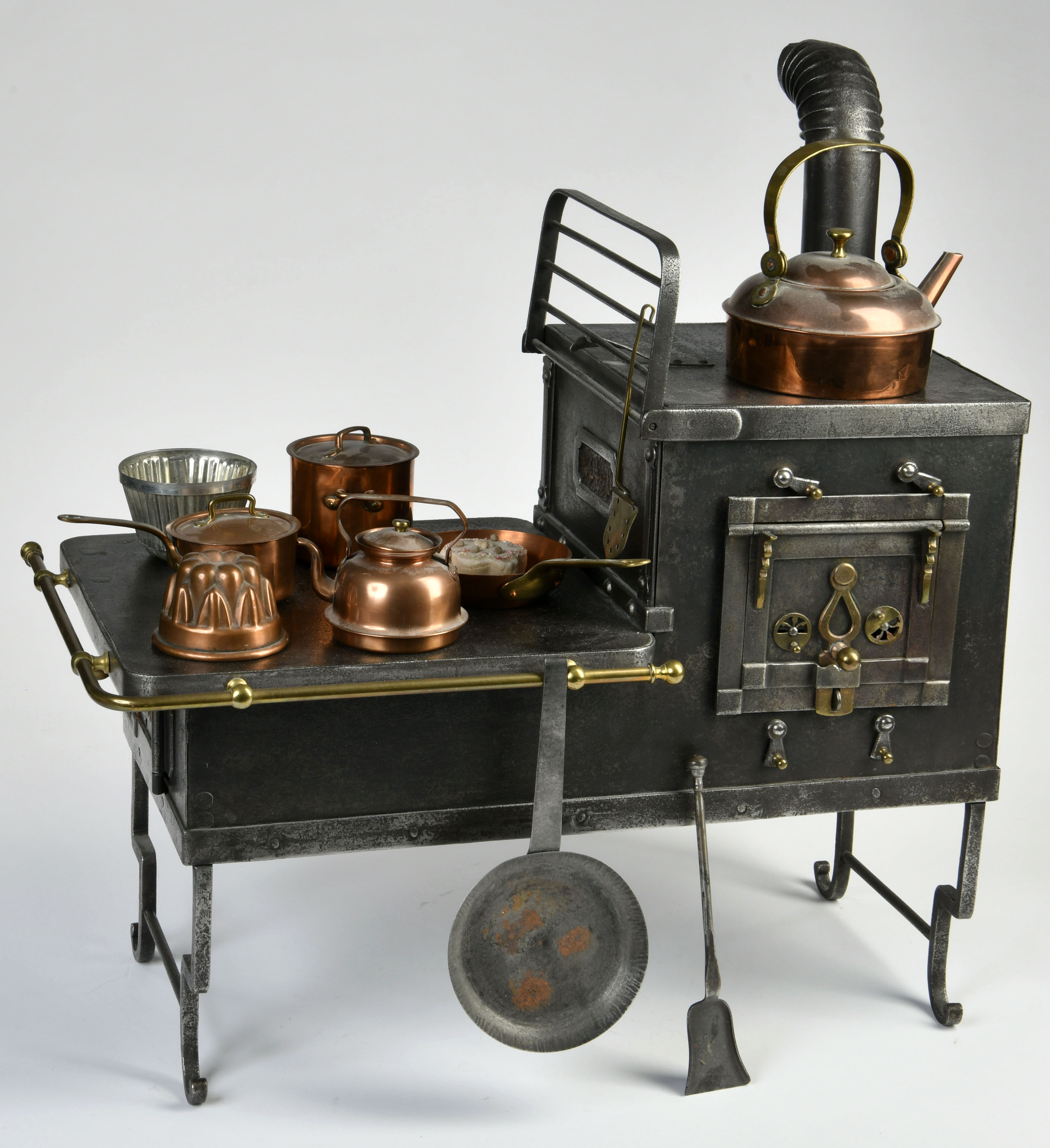 Step iron cooker, single-unit production, probably Austria, 19th century, two holes, iron chimney - Image 2 of 2