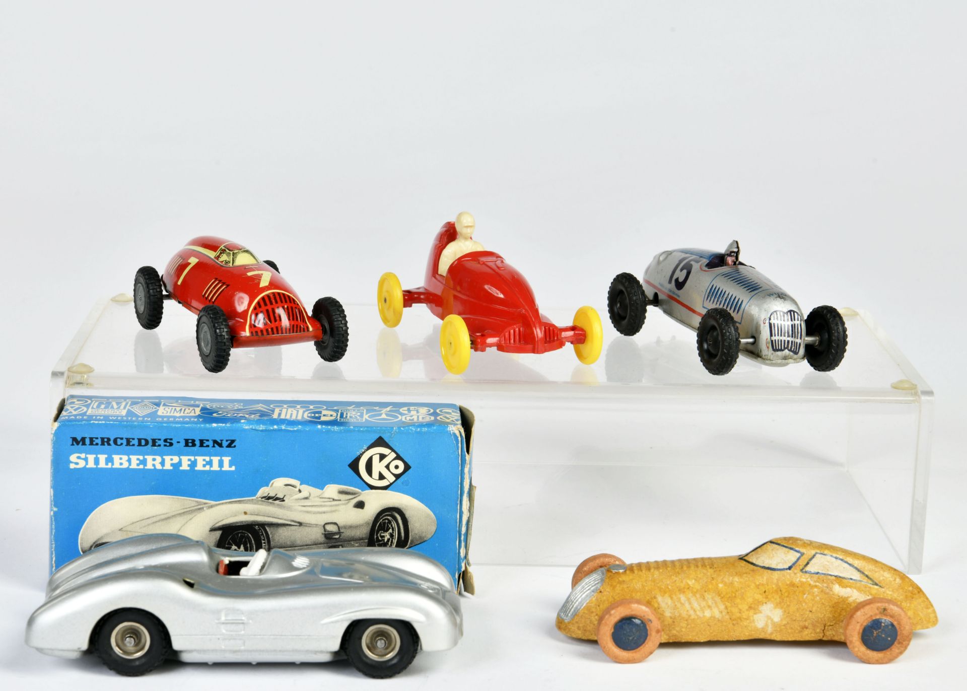 CKO a.o., 5 racing cars, mostly tin, 9-12 cm, mostly C 2