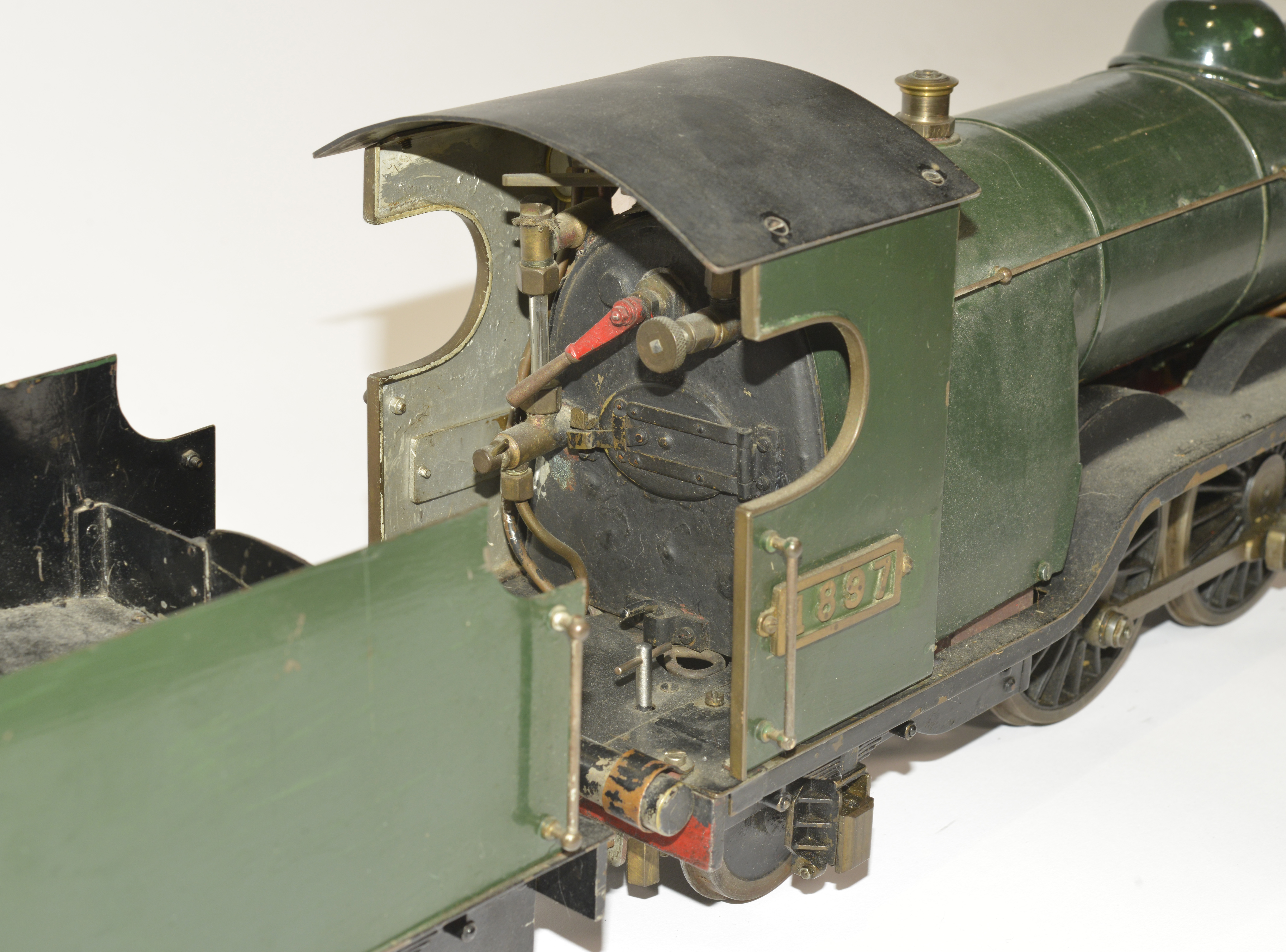 Locomotive No. 1897 with tender, model of the 4-6-2 in gauge 2,5 inch, England, 20,3 x 100,5 cm, - Image 2 of 3