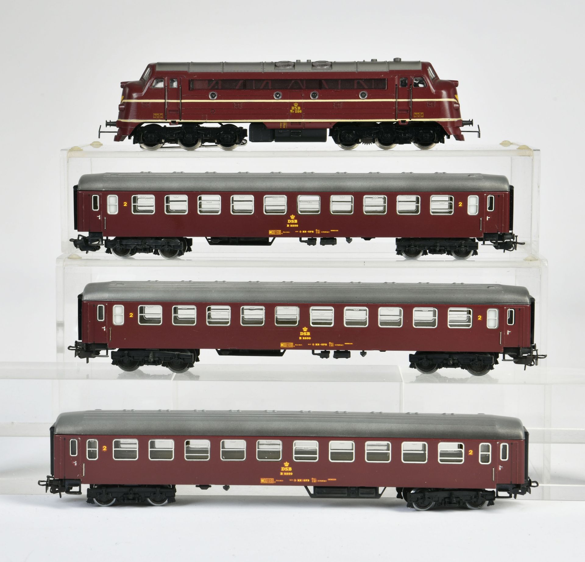 Märklin, loco DSB 1106 and 3 waggons, W.-Germany, H0, tin, one window bent due to age, otherwise C