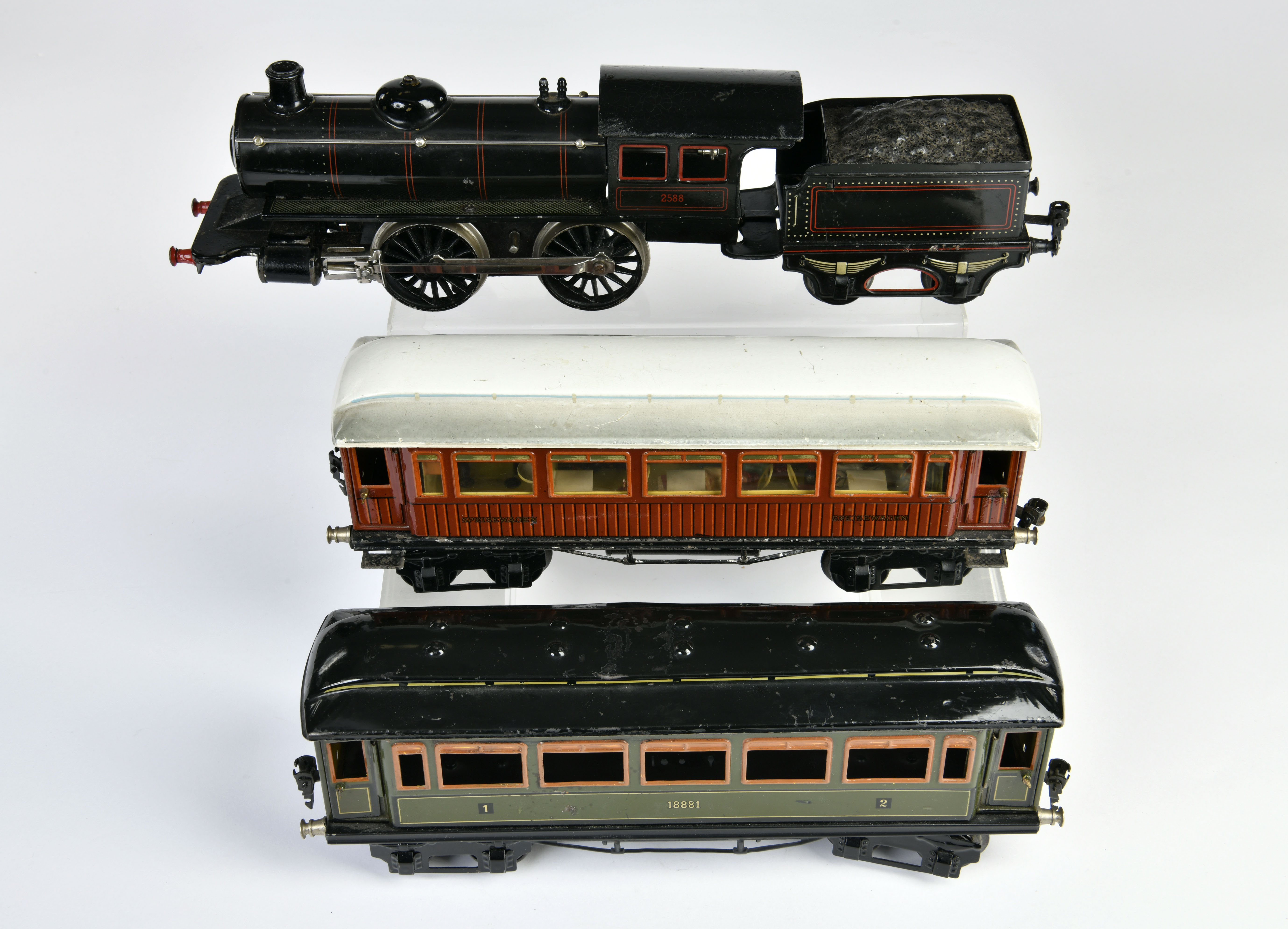Märklin, loco 2588 with tender and 2 wagons, gauge 1, one wagon with interior and figures, cw ok, - Image 2 of 2