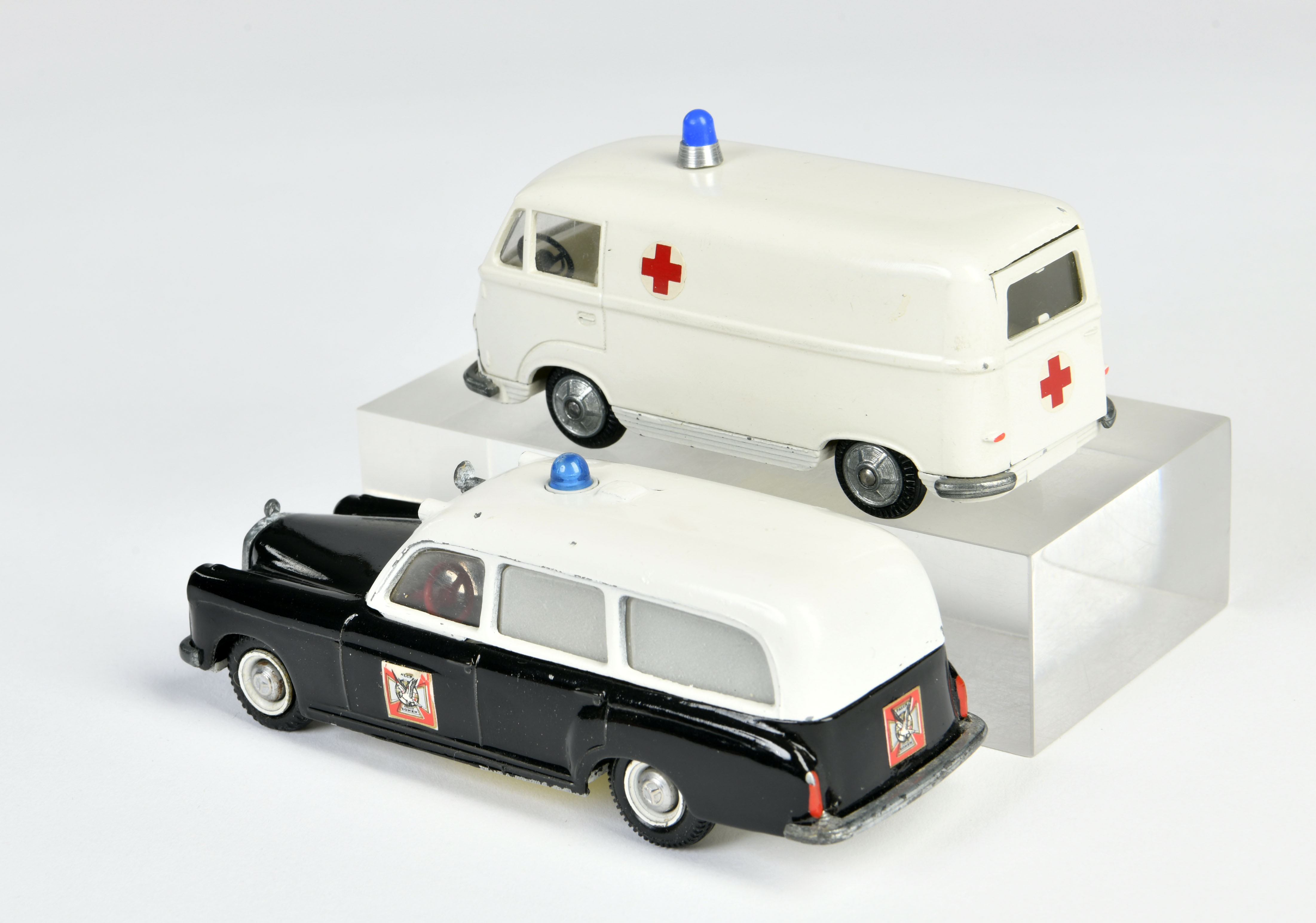 Tekno, 2x Ambulance, Mercedes 220 S & Ford Taunus Transit, Denmark, 1:43, diecast, min. paint d., - Image 2 of 2