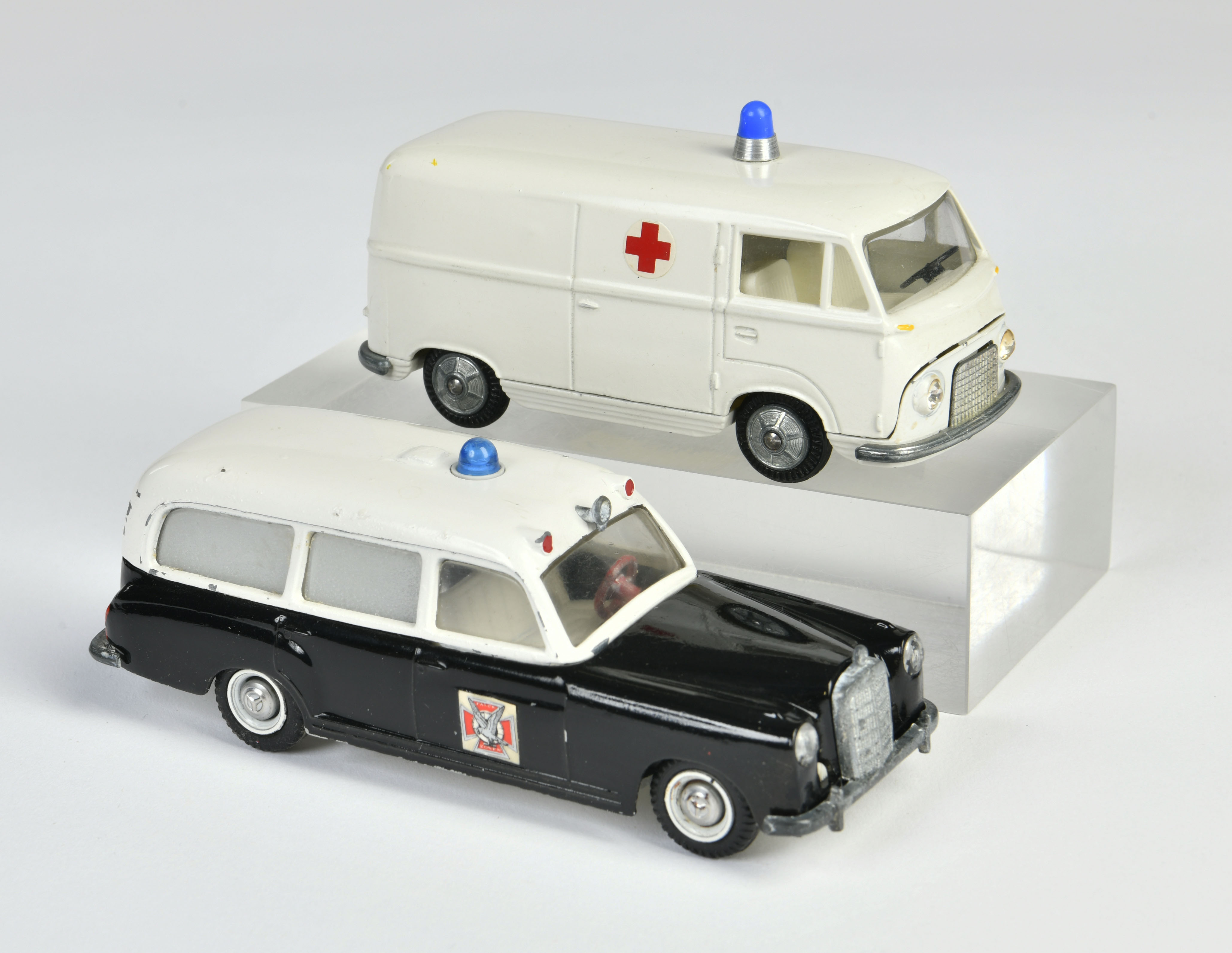 Tekno, 2x Ambulance, Mercedes 220 S & Ford Taunus Transit, Denmark, 1:43, diecast, min. paint d.,