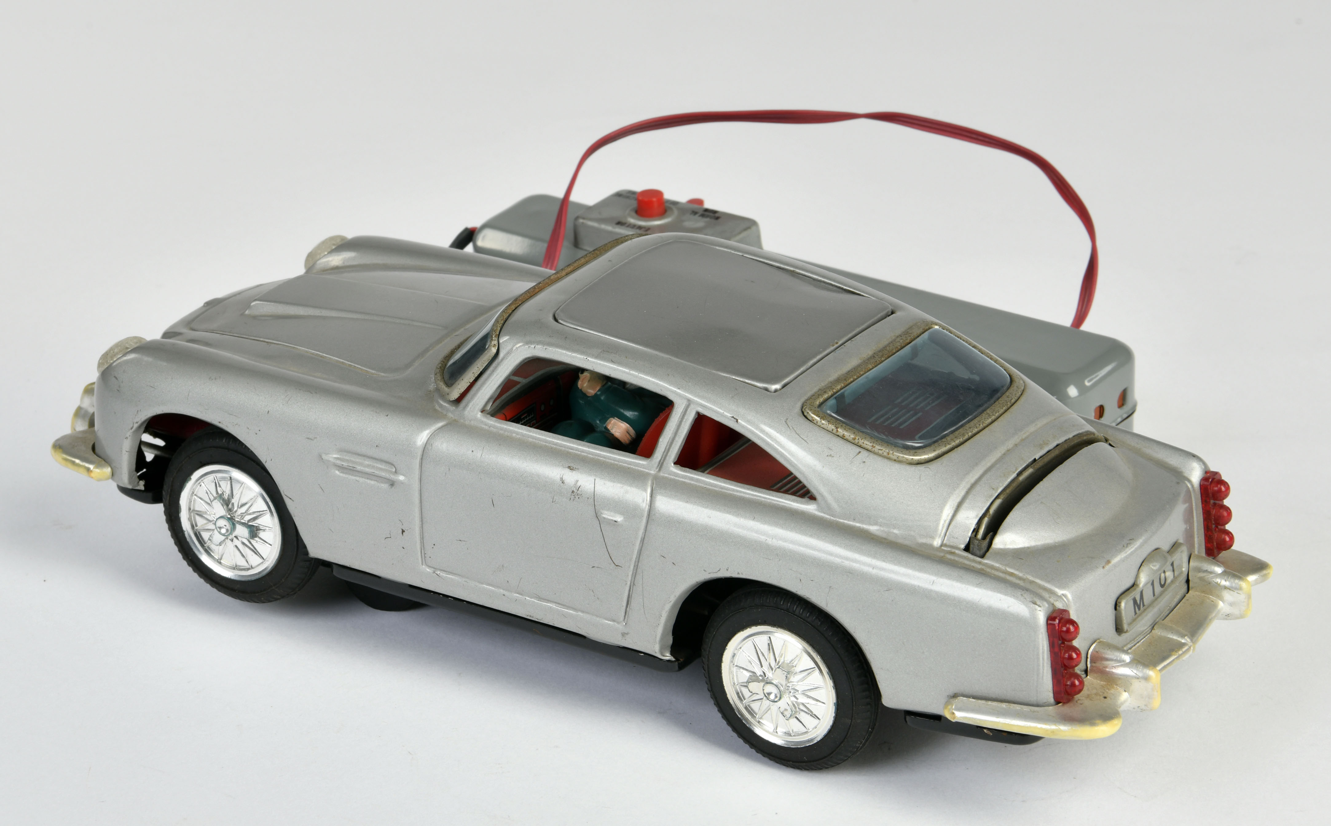James Bond Aston Martin, Japan, 29 cm, tin, function part. ok, paint d., C 3 - Image 2 of 2