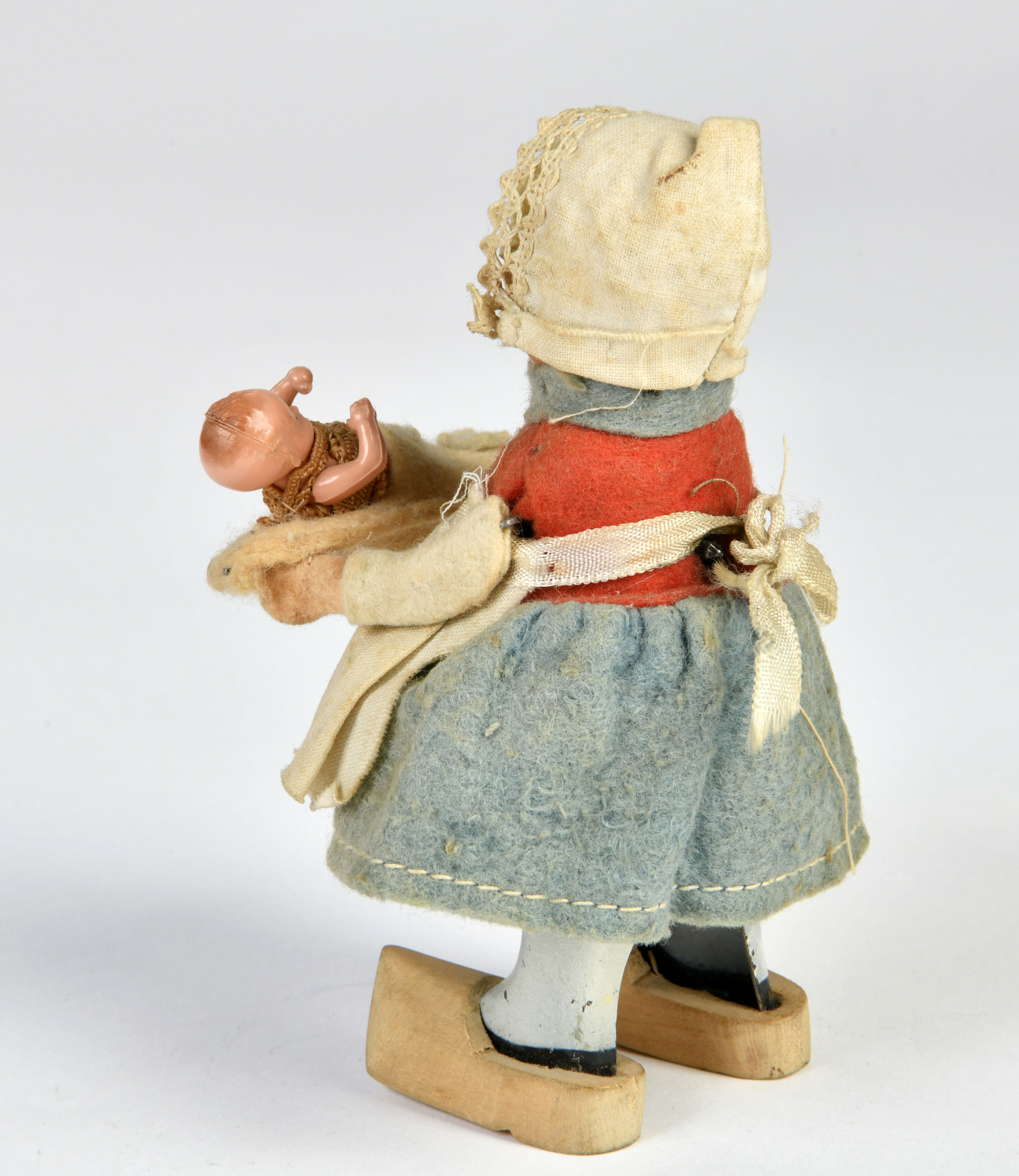 Schuco, Dutch woman with baby, Germany, cw ok, 12 cm, clothes slightly dirty, C 1-2 - Image 2 of 2