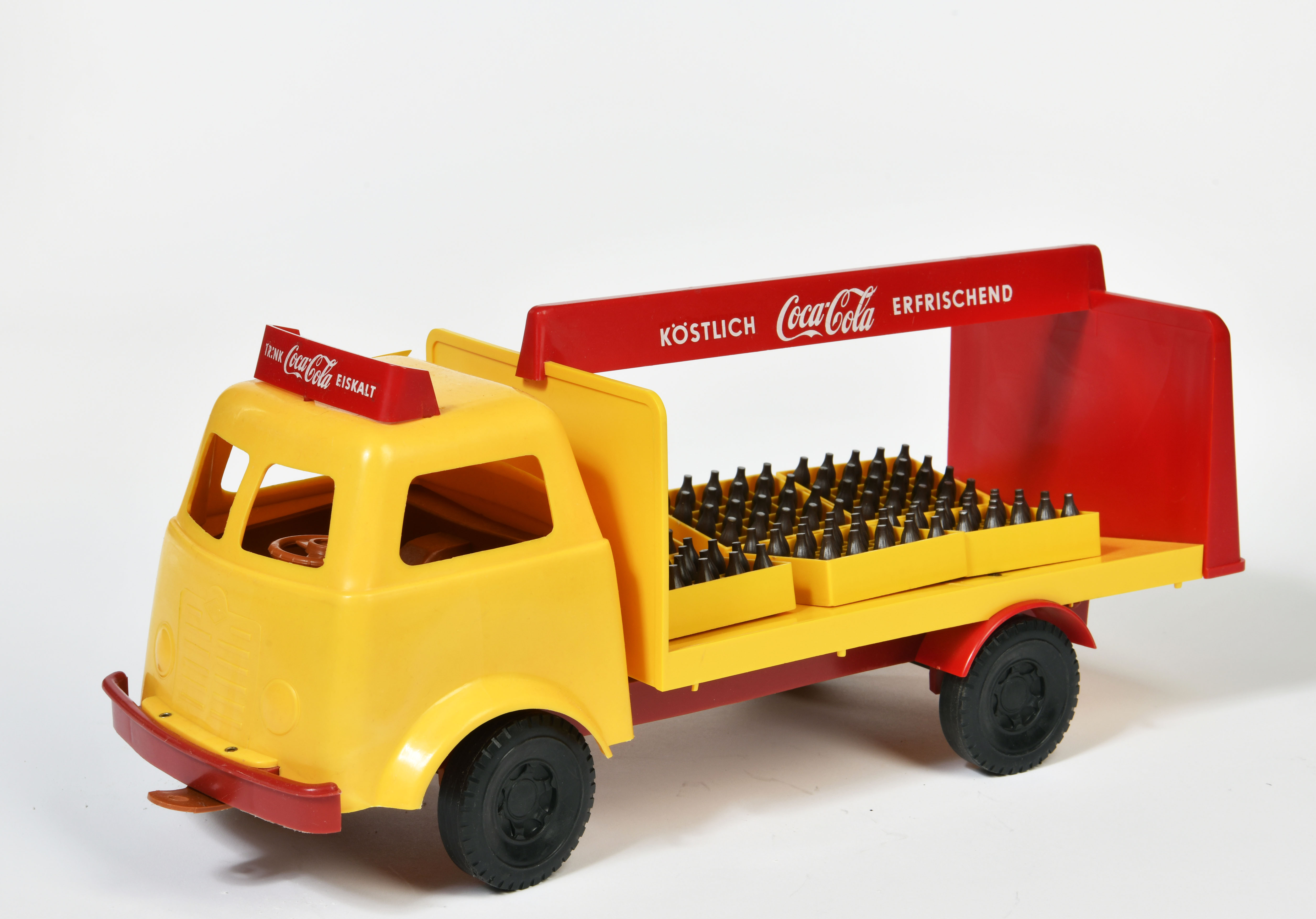 Schildkröt, Coca Cola truck, 38 cm, plastic, with bottles, C 1-