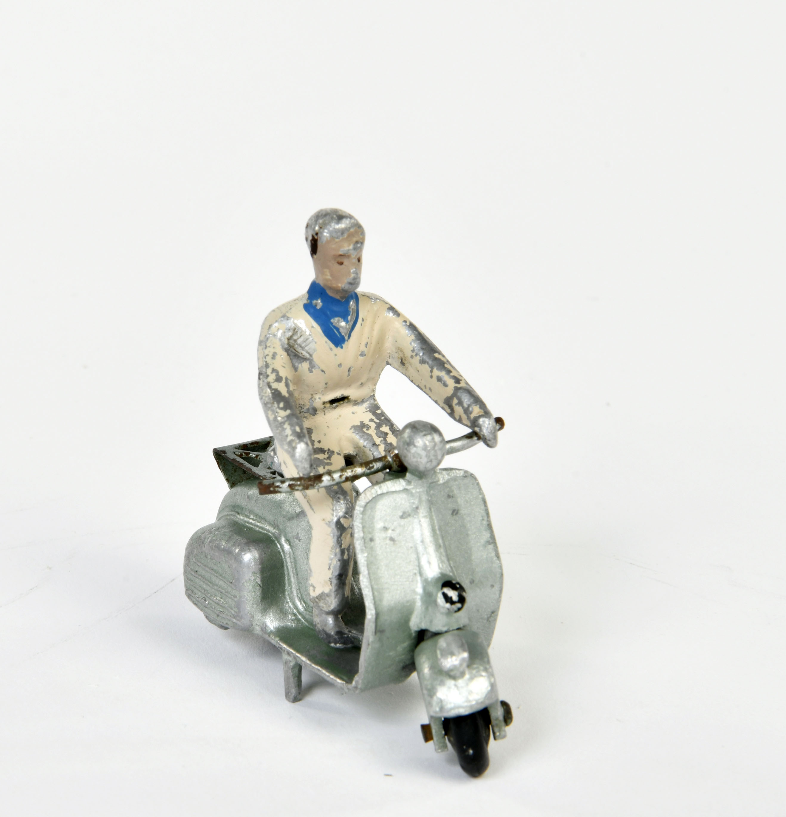 Aludo, Vespa scooter with rider, France, 7,5 cm, diecast, paint d., C 2-3