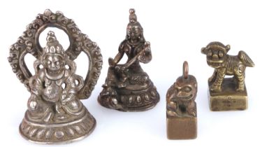 Ost-Tibet 19. Jahrhundert 2 Bronze Buddha Huang Caishen und Tara Göttin und China 2 Shishi Petschaft