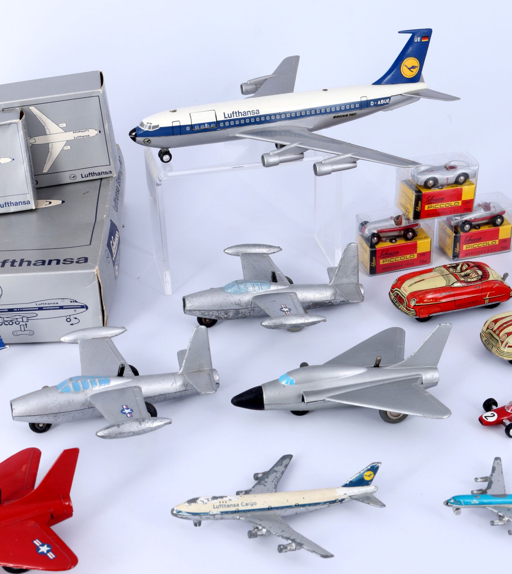 Schuco umfangreiche Sammlung an Flugzeugen und Fahrzeugen, - Bild 3 aus 4