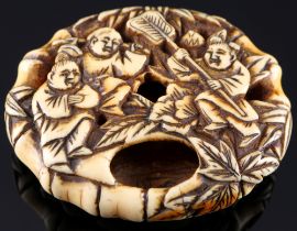 Japan 18./19. Jahrhundert, Elfenbein Ryusa-Manju Netsuke, Edo-Zeit,