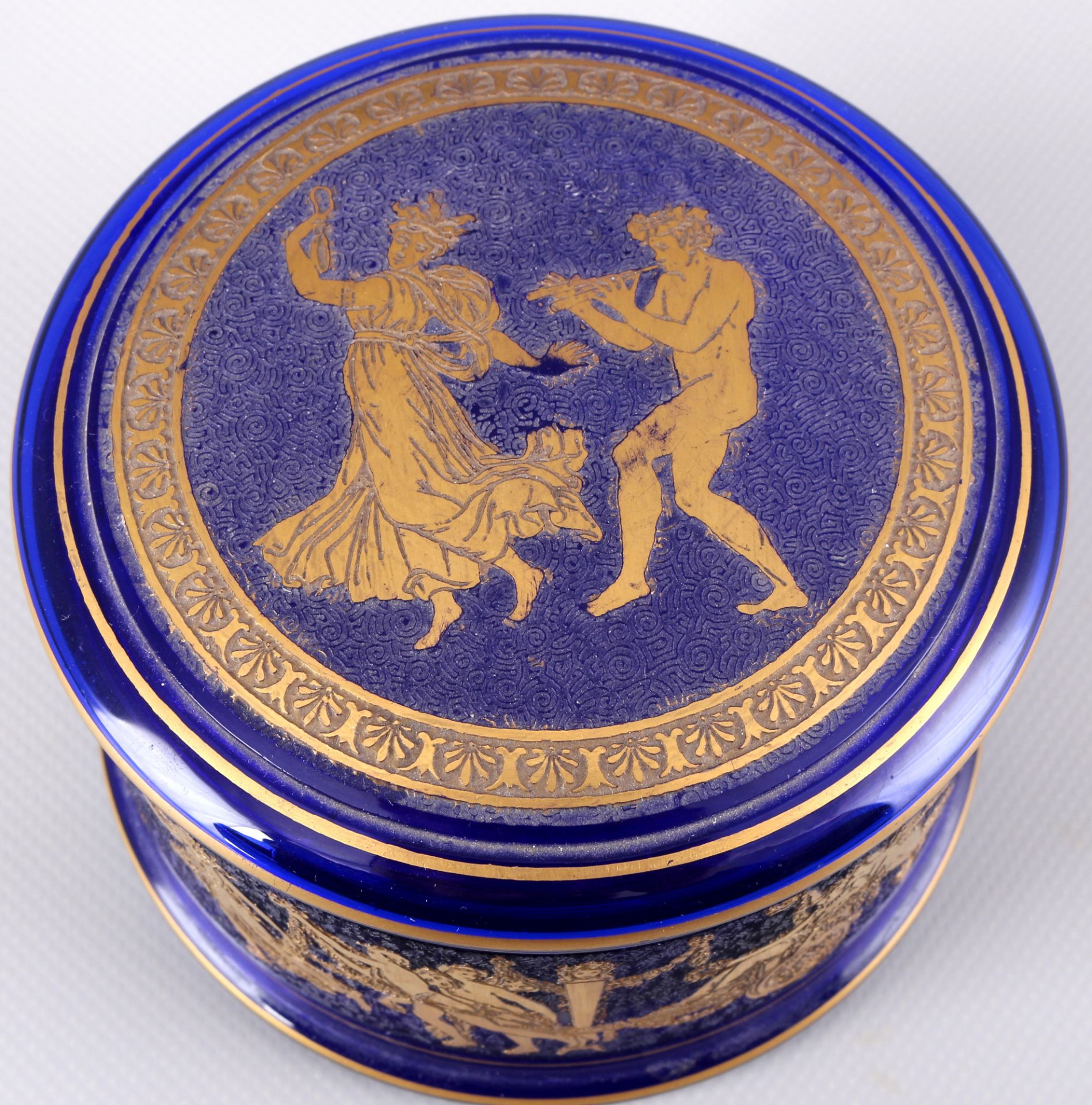Val Saint Lambert Danse de Flore royal blue bonbonniere / lidded box, - Image 2 of 6