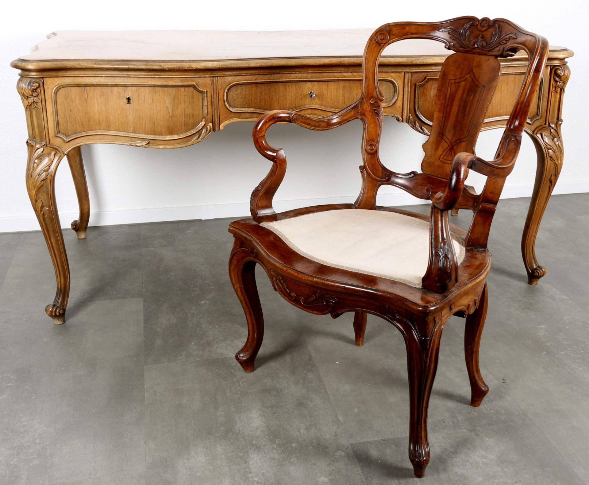 Louis XV Schreibtisch mit Sessel um 1900, desk with armchair around 1900,