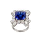 Gold ring with tanzanite and diamonds.