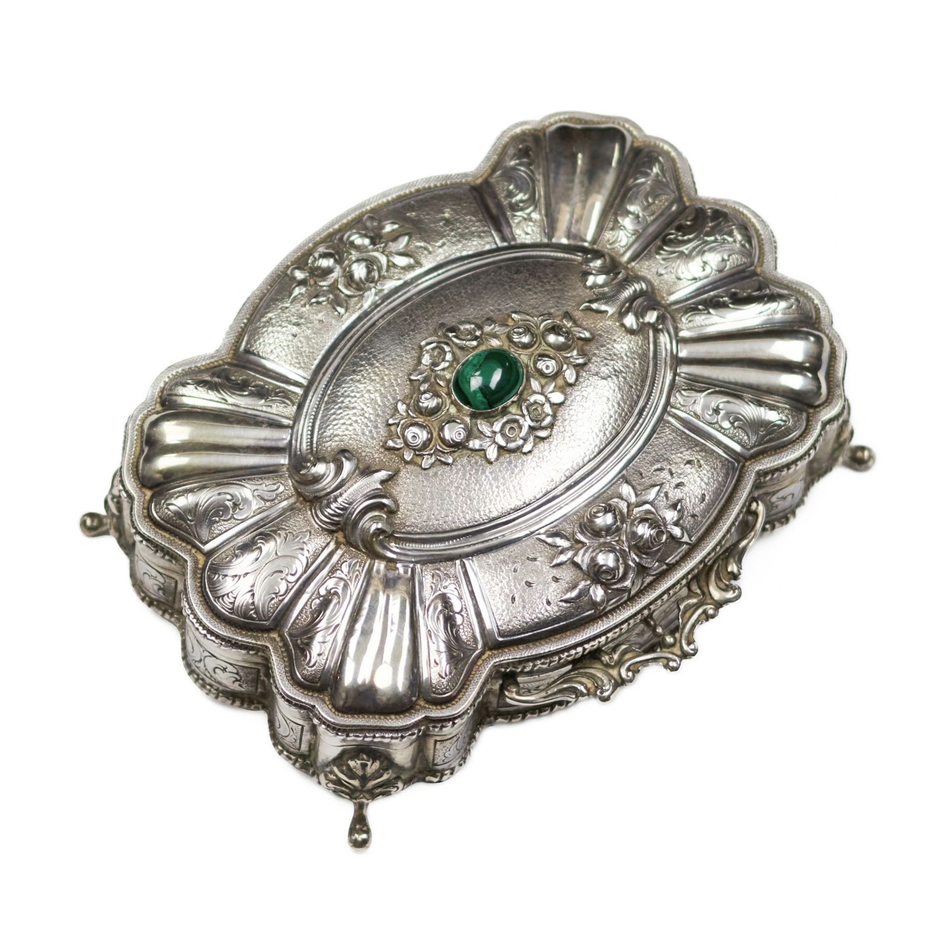 Italian, silver jewelry box of baroque shape. 20th century. - Bild 3 aus 11
