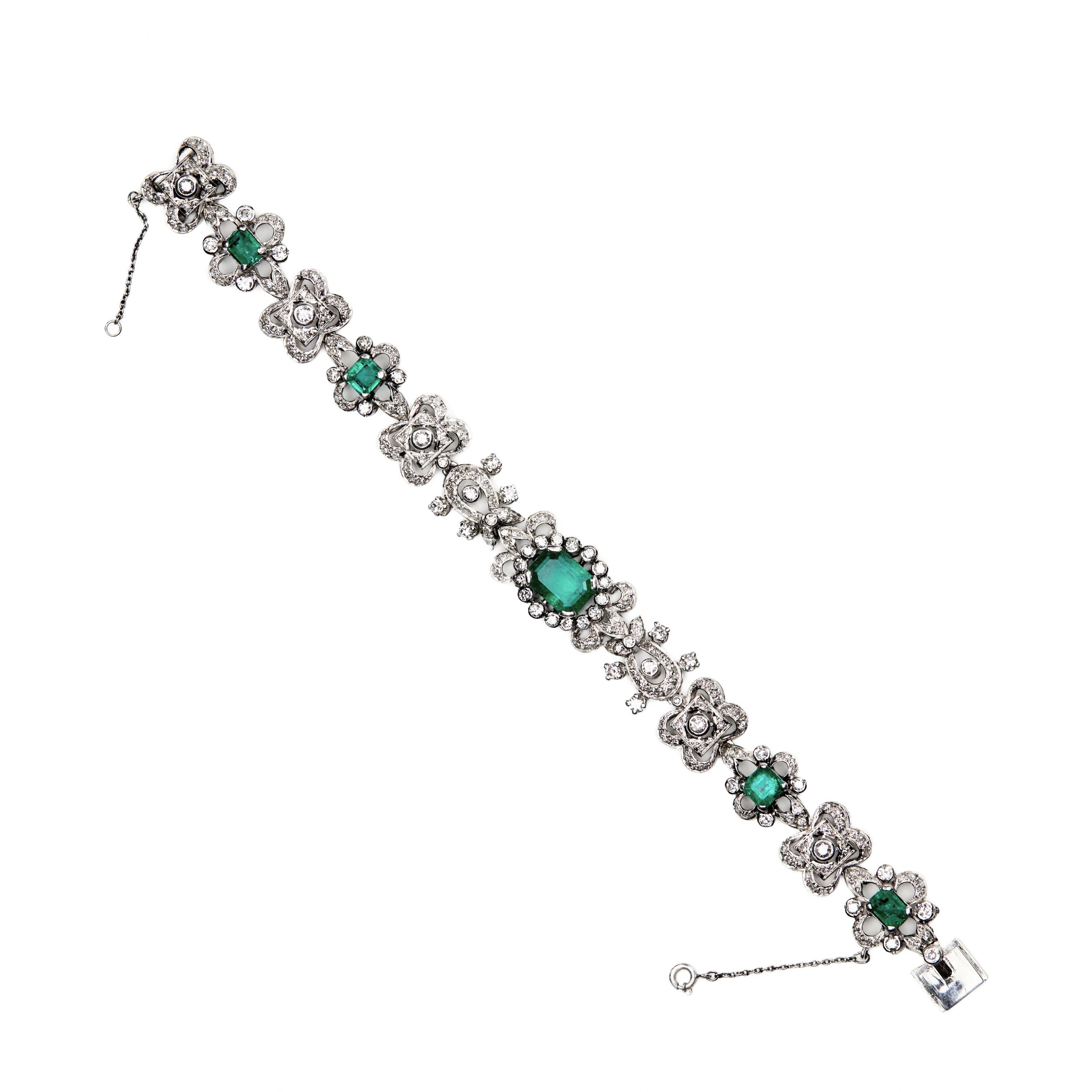 Ladies bracelet in platinum with emeralds and diamonds. First quarter of the 20th century. - Image 5 of 6