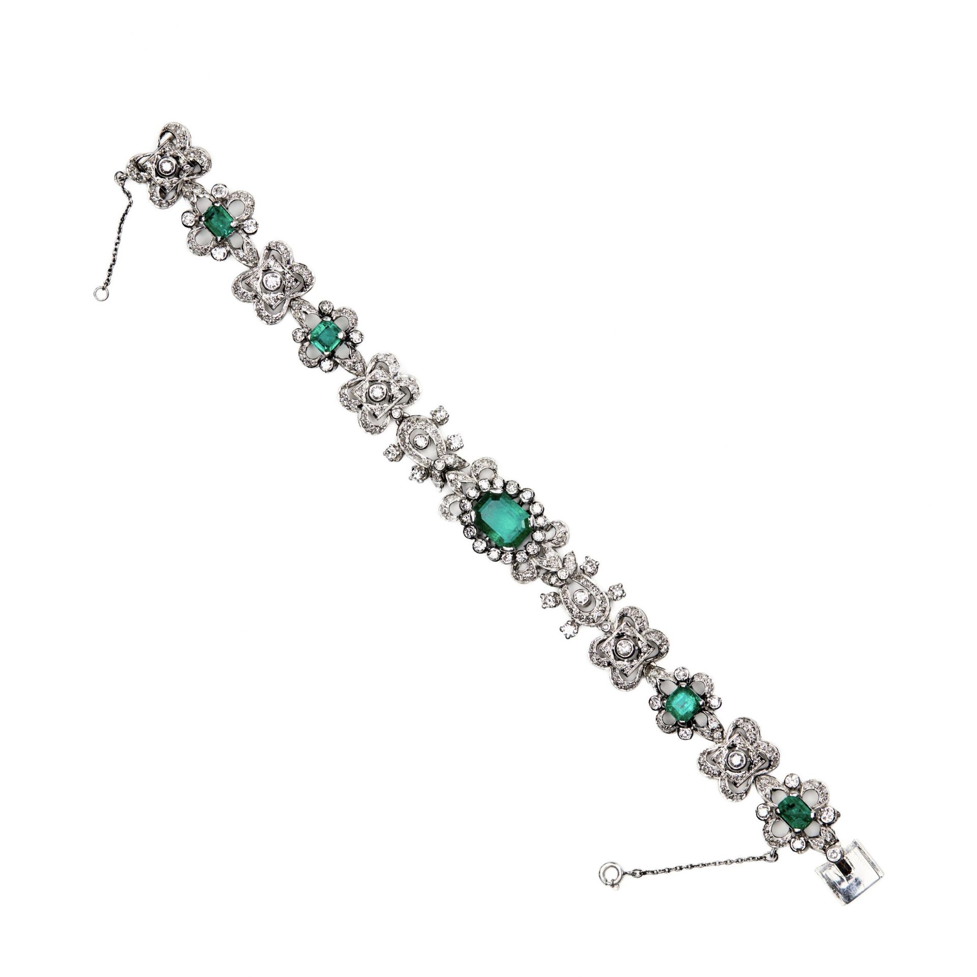 Ladies bracelet in platinum with emeralds and diamonds. First quarter of the 20th century. - Bild 5 aus 6