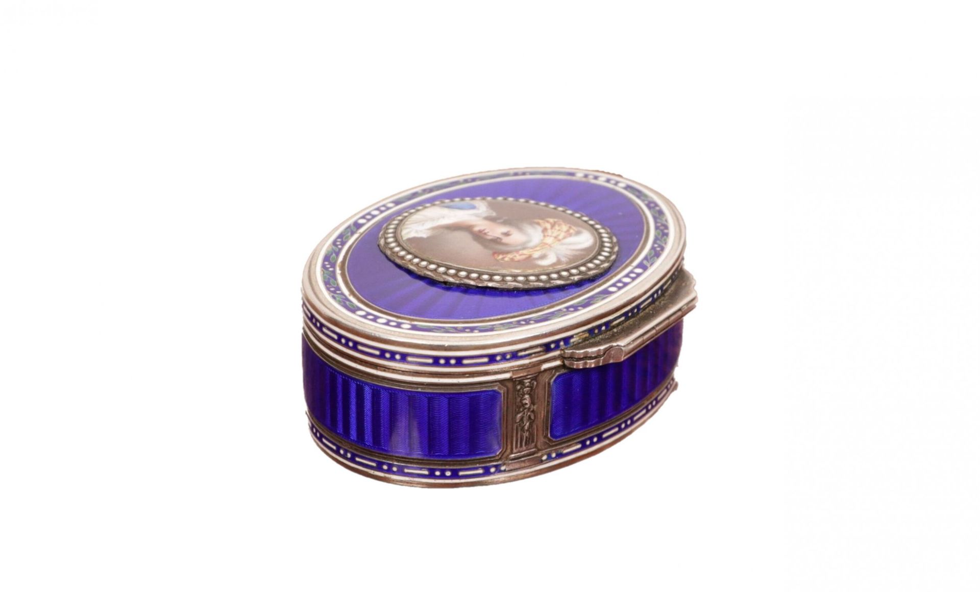 Oval box made of gilded silver with guilloche enamel decor. Early 20th century. - Image 7 of 9
