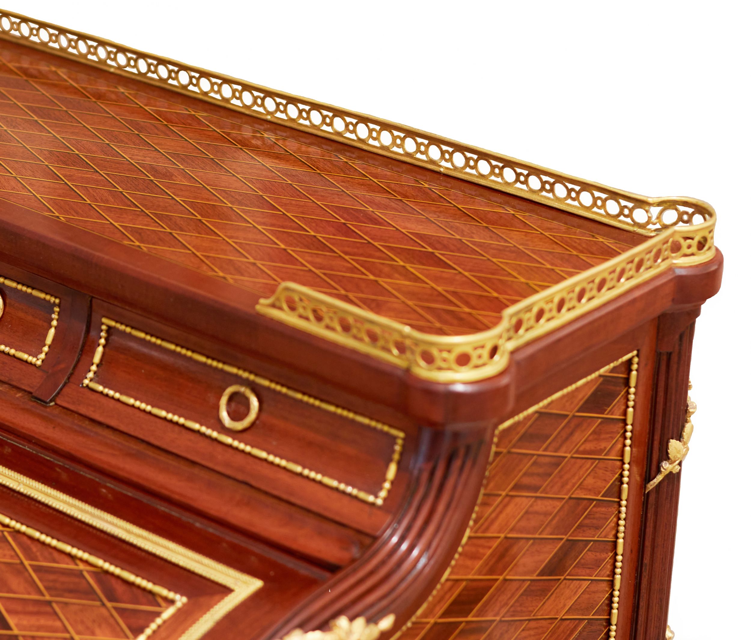 E.KAHN. A magnificent cylindrical bureau in mahogany and satin wood with gilt bronze. - Image 12 of 14