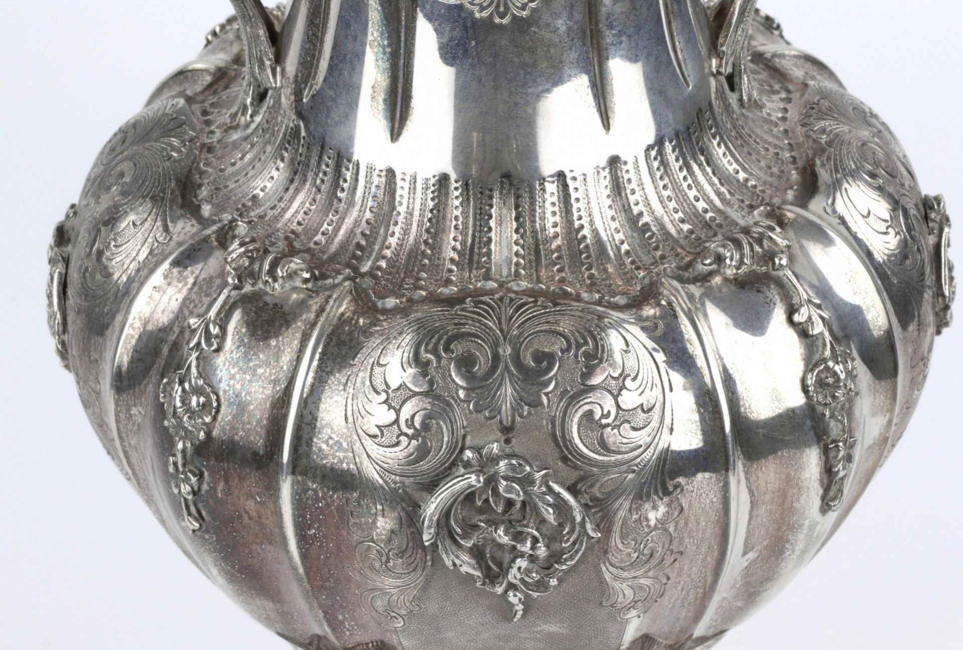 Elegant silver vase - Image 4 of 5