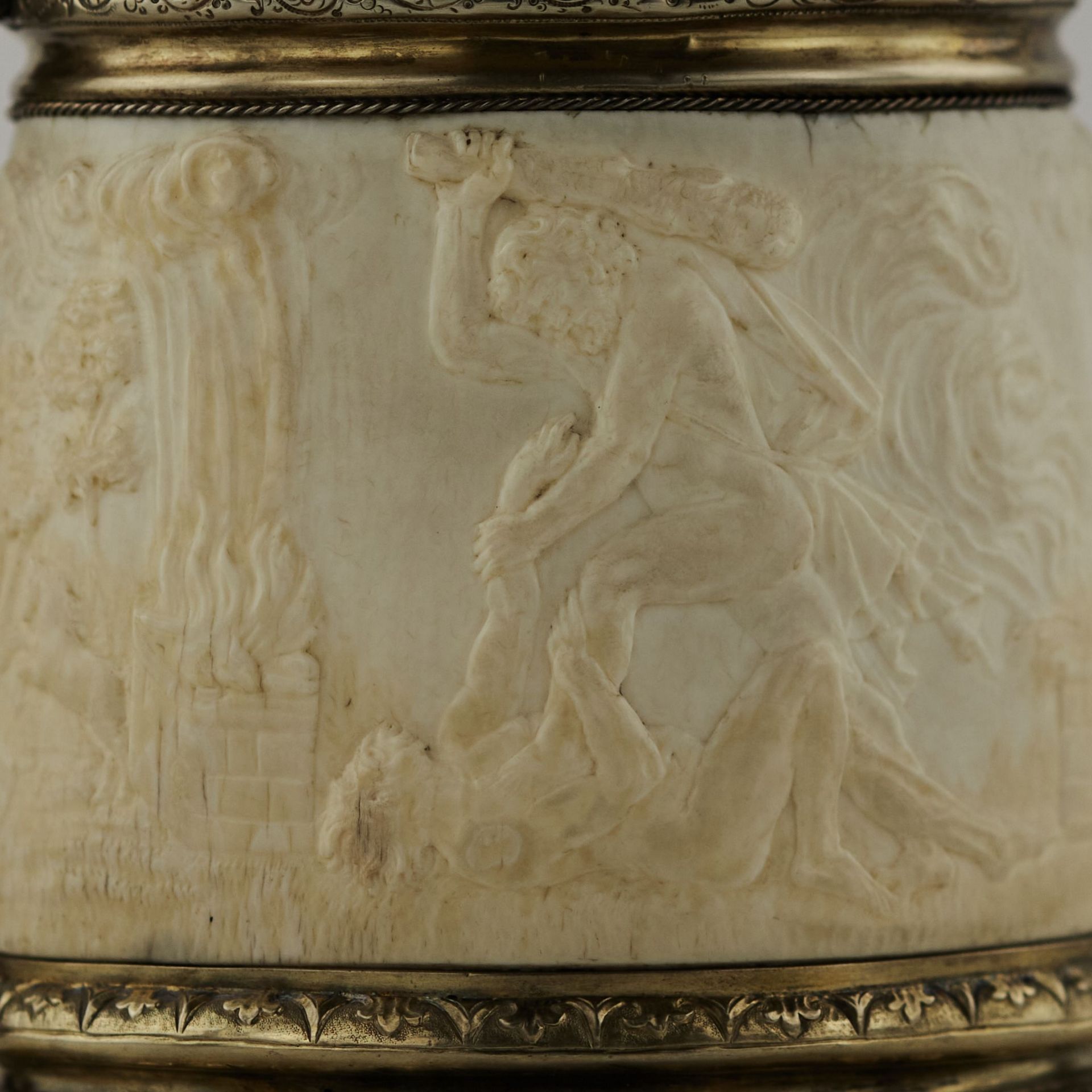 Silver beer goblet with Atlas on the lid and religious scenes on ivory. Lubeck. 17th century. - Bild 13 aus 14