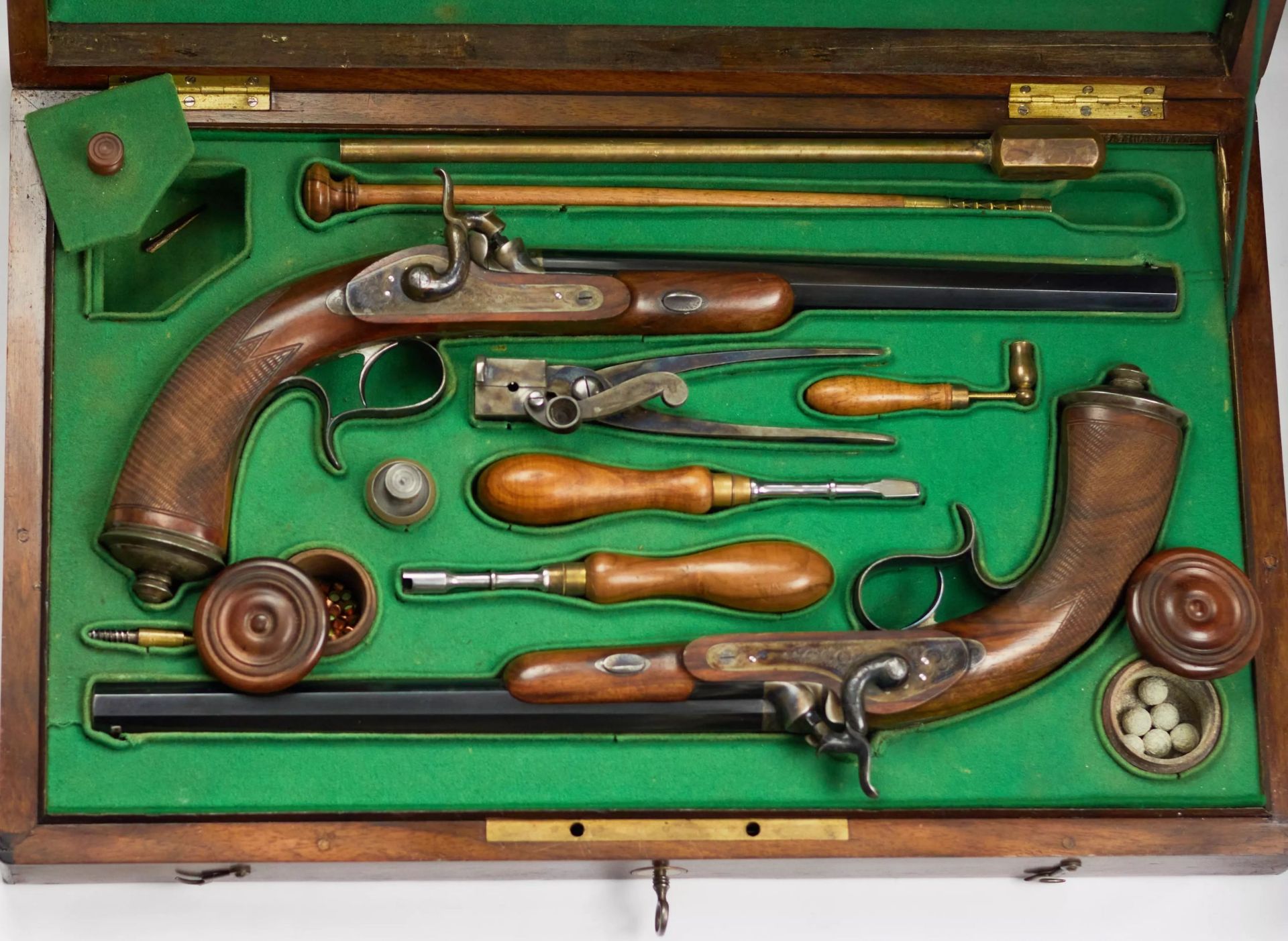 A pair of dueling pistols from the court gunsmith of Nicholas I - Bertrand. Saint Petersburg. Mid-19 - Bild 7 aus 14