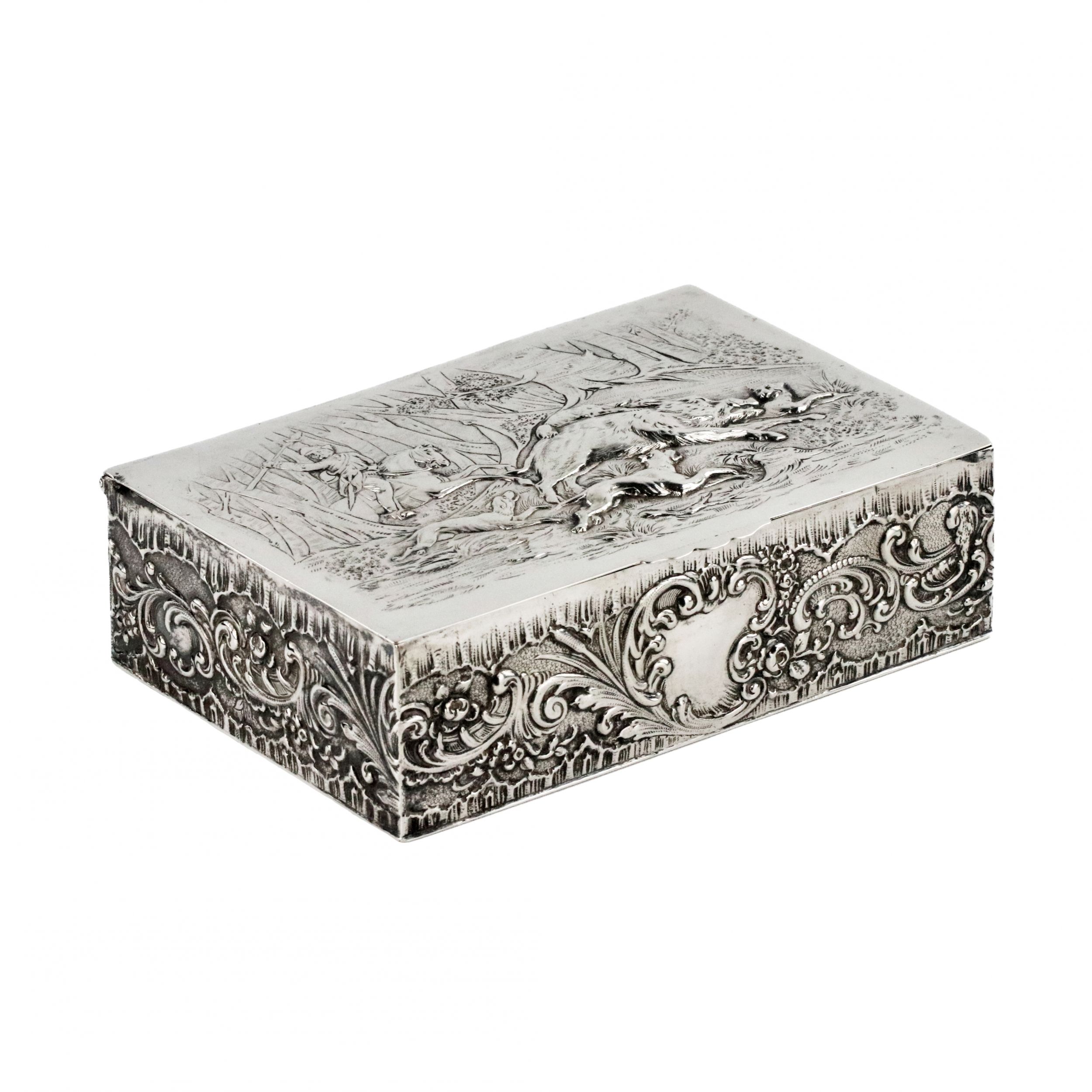 Silver cigar box with a boar-baiting scene. The turn of the 19th-20th centuries.