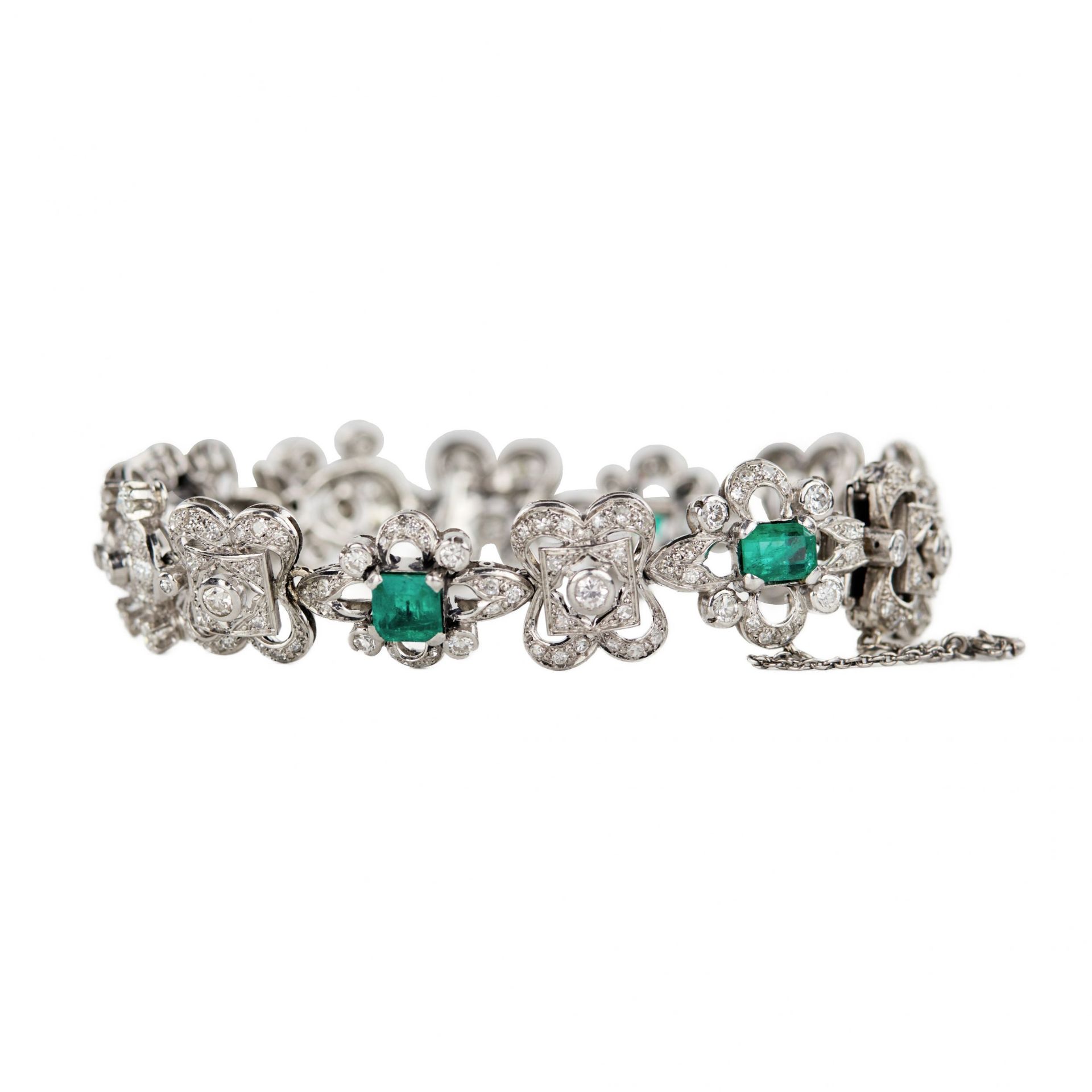 Ladies bracelet in platinum with emeralds and diamonds. First quarter of the 20th century. - Bild 3 aus 6