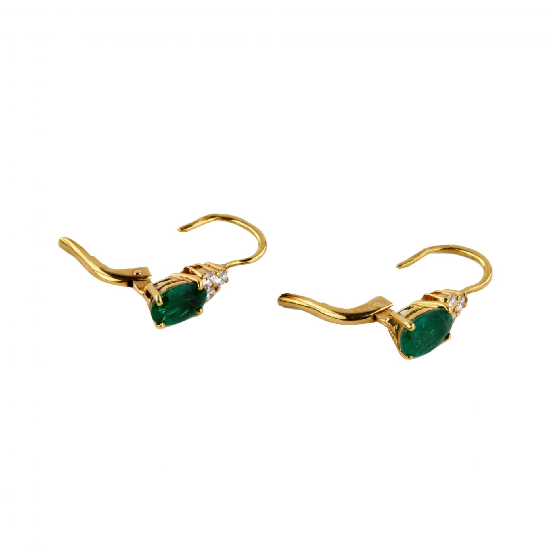 Giorgio Visconti. 18K gold pendant and earrings with emeralds and diamonds. - Bild 3 aus 8