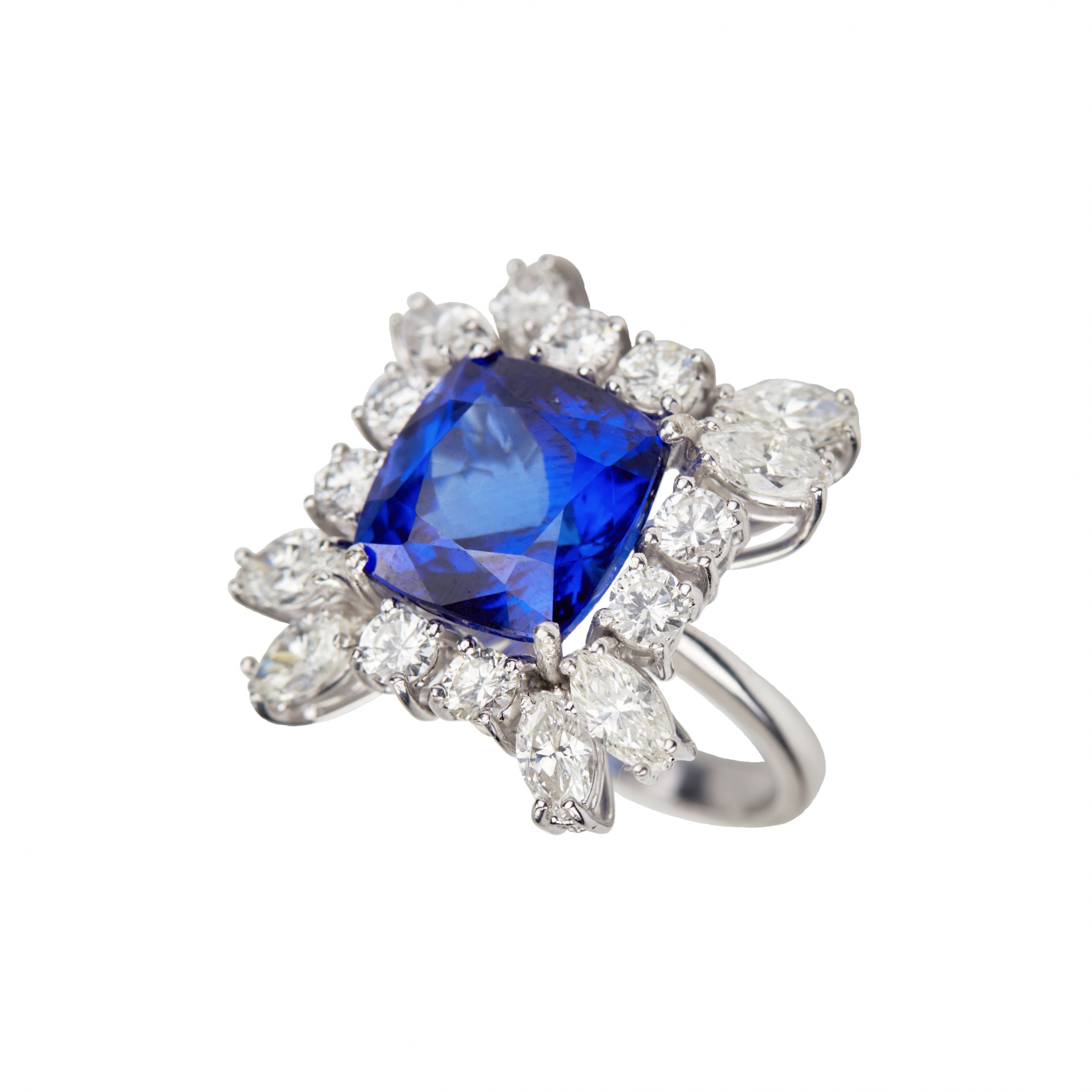 Gold ring with tanzanite and diamonds. - Image 2 of 8