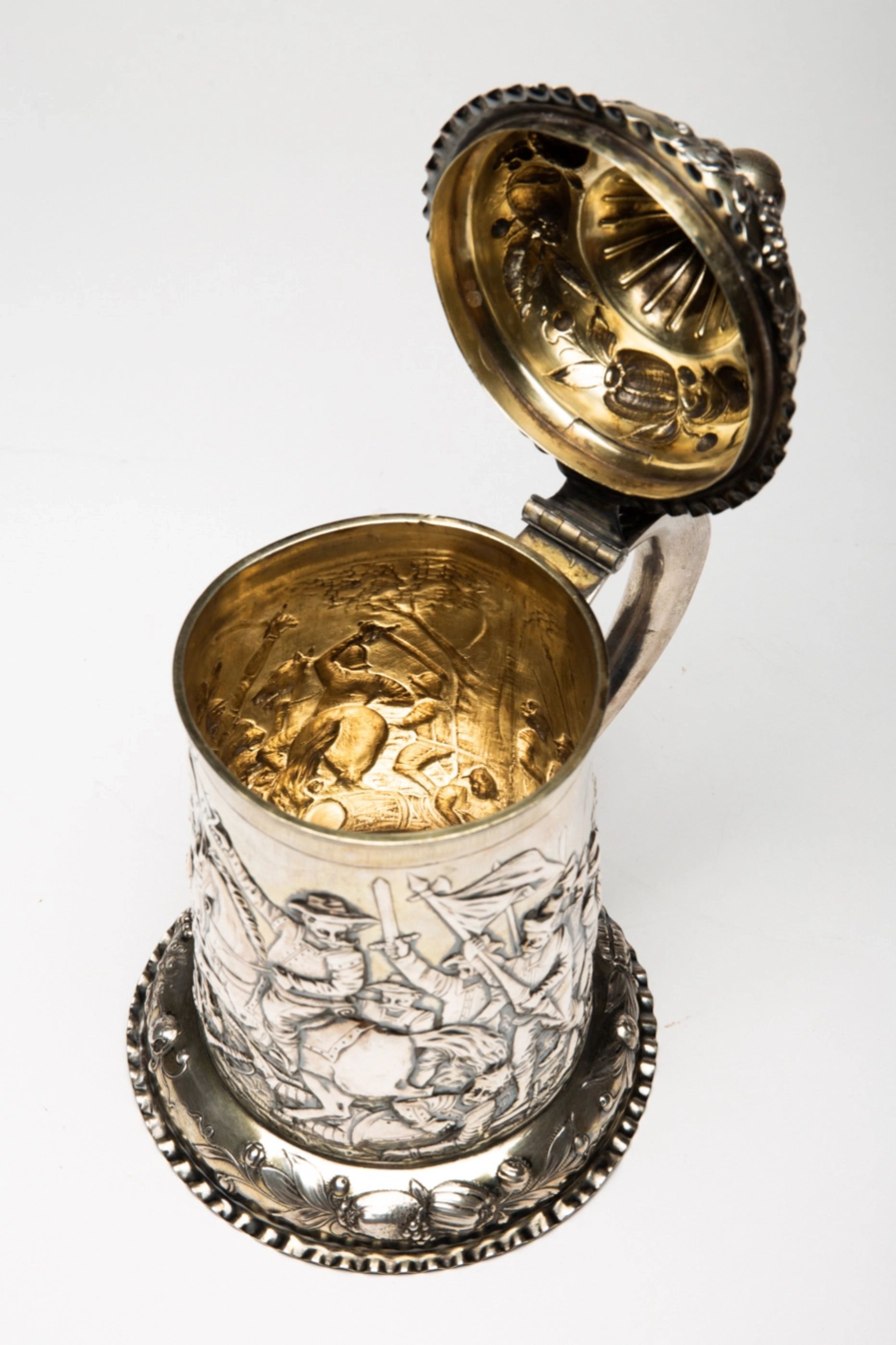 Silver beer goblet with battle scenes. First half of the 19th century. - Bild 7 aus 7