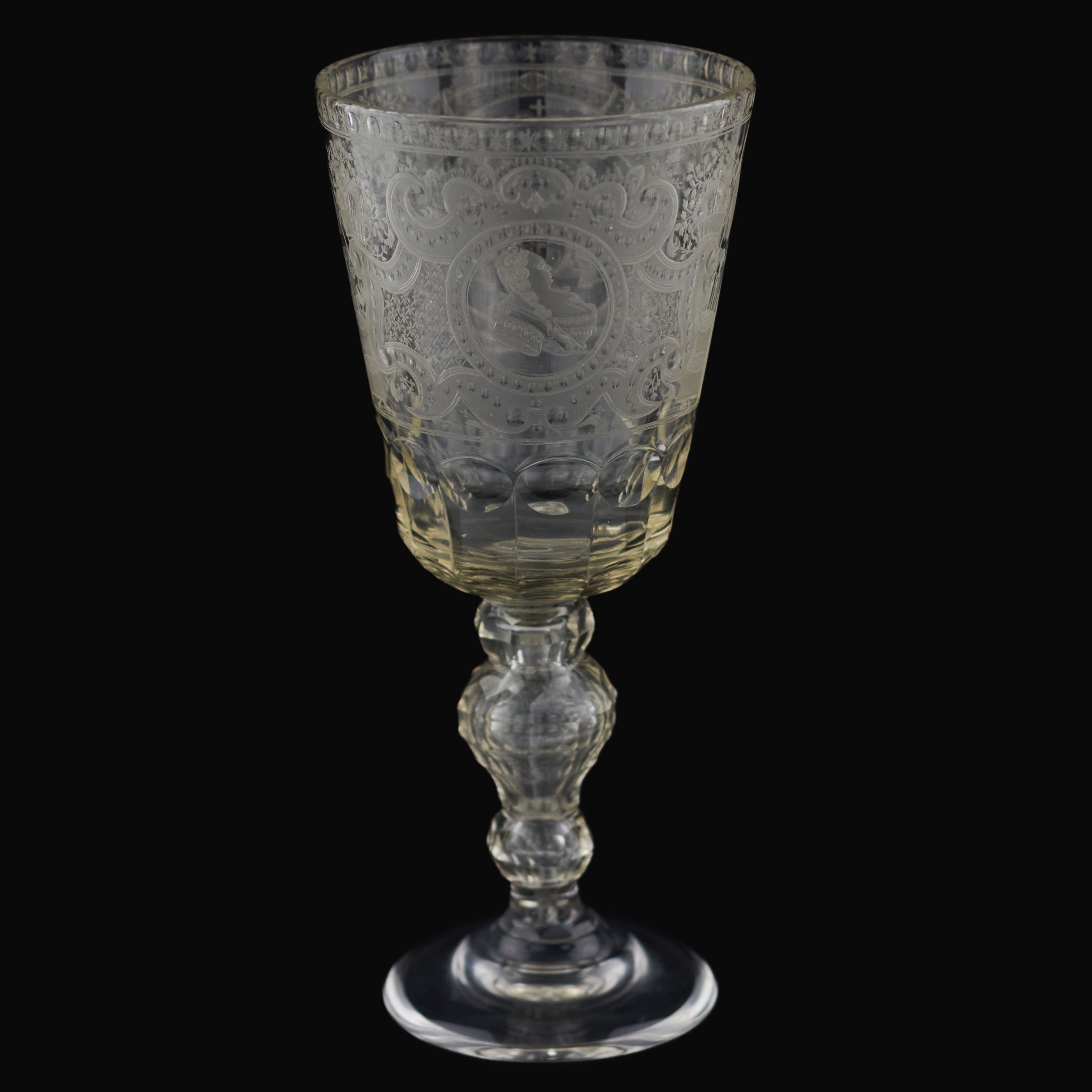 A glass tray goblet with a monogram and a portrait of Elizaveta Petrovna. Russia.19th century. - Image 2 of 10