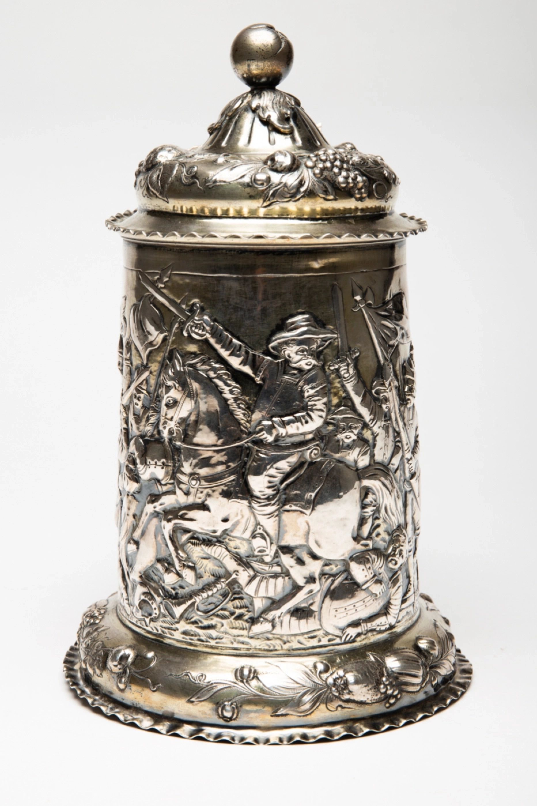 Silver beer goblet with battle scenes. First half of the 19th century. - Image 3 of 7