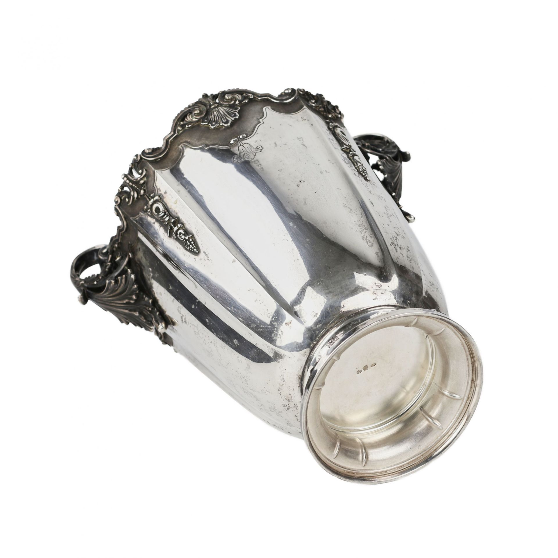 An ornate Italian silver cooler in the shape of a vase. 1934-1944 - Bild 6 aus 7