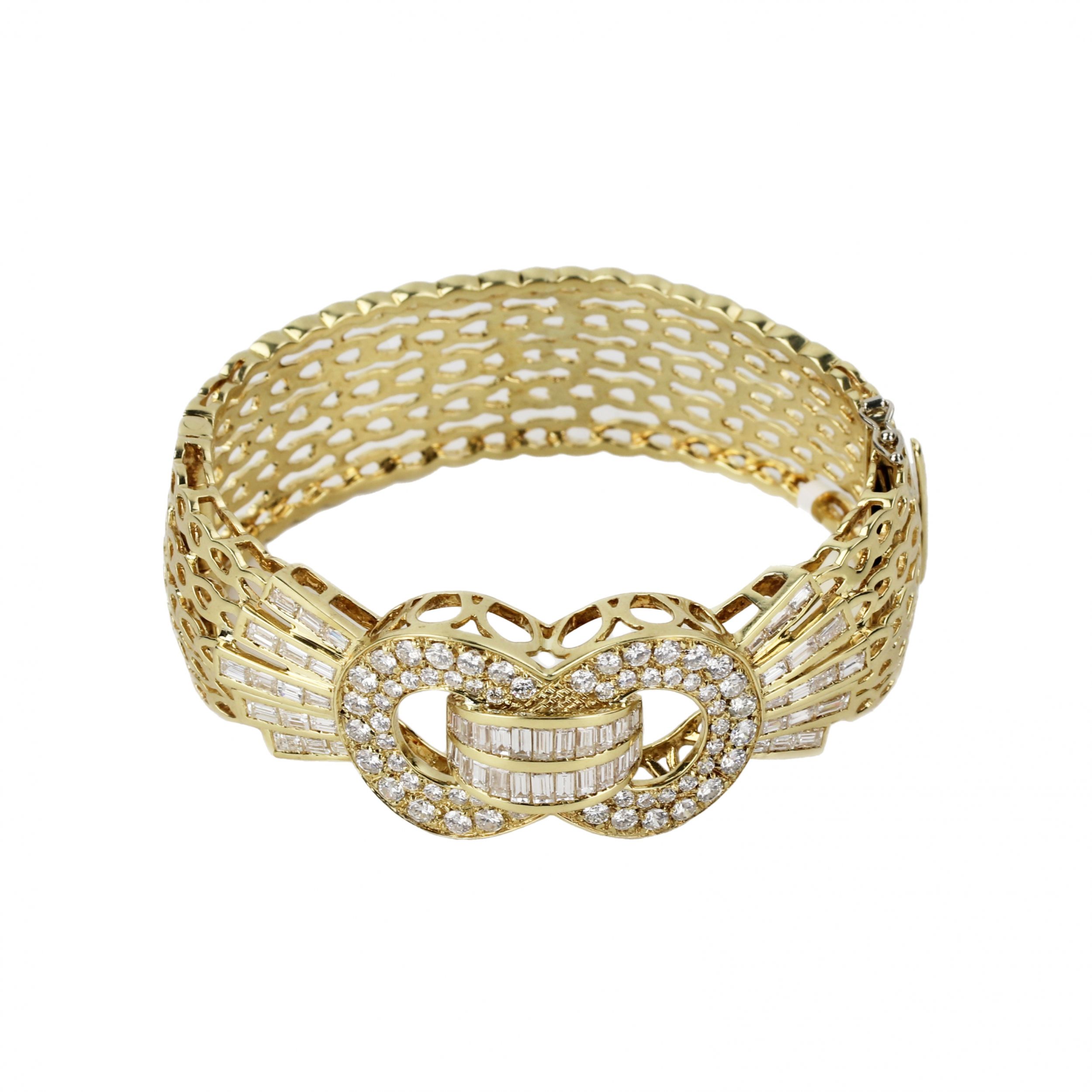 Gold bracelet with diamonds in the form of a belt. - Image 2 of 7