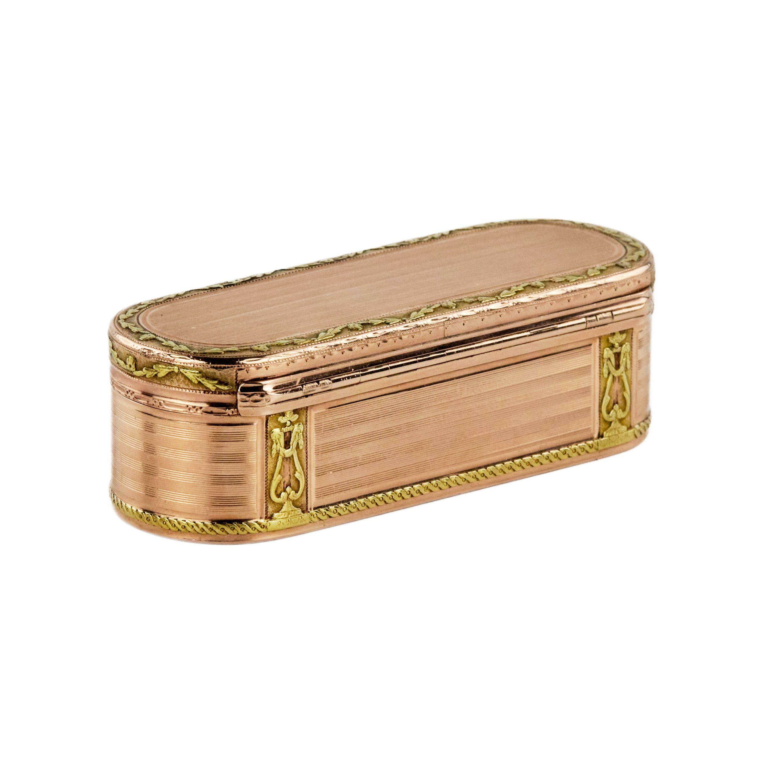 Snuffbox in two-tone gold. France. The turn of the 19th-20th centuries. - Image 5 of 12