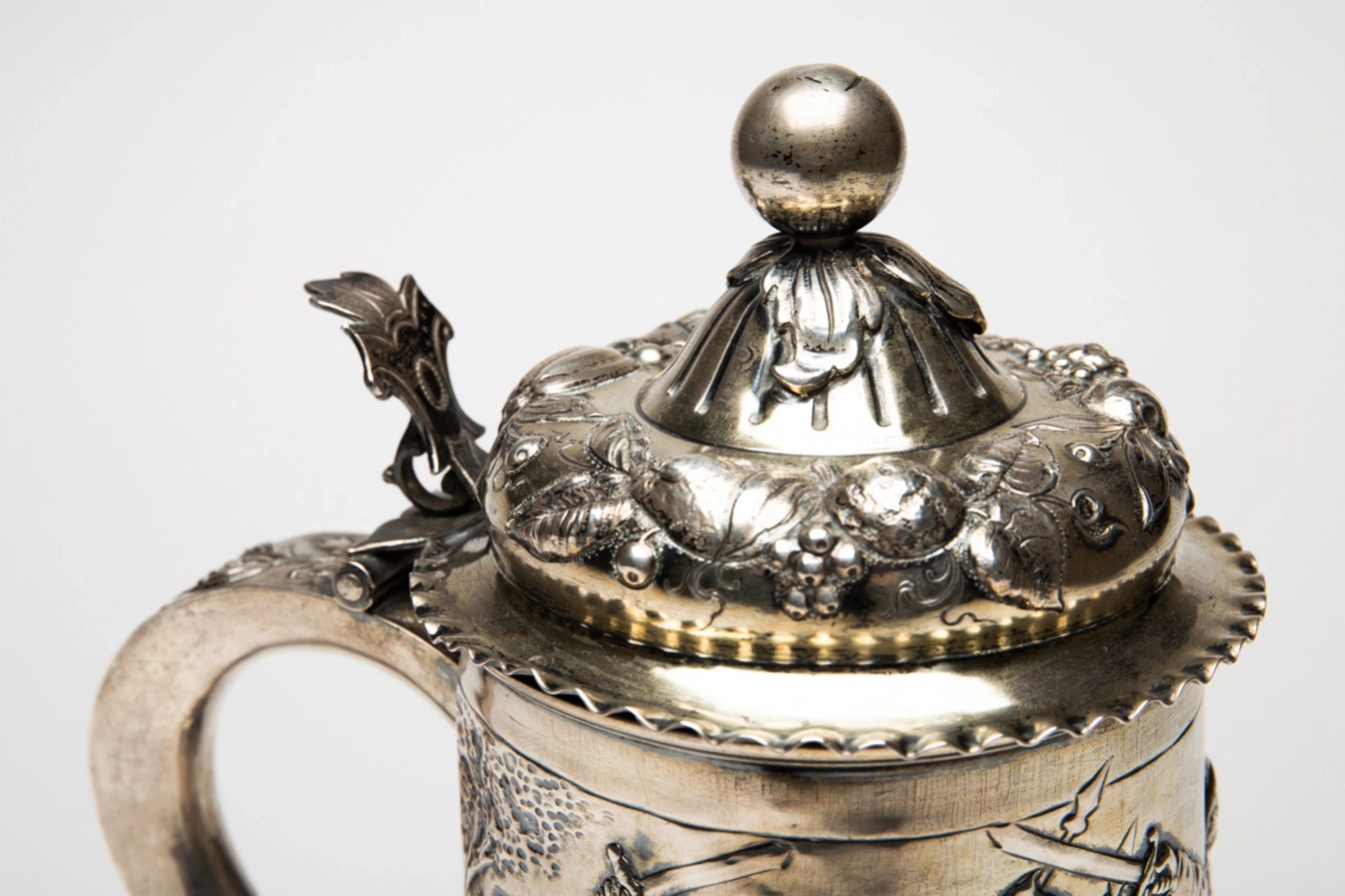 Silver beer goblet with battle scenes. First half of the 19th century. - Image 4 of 7